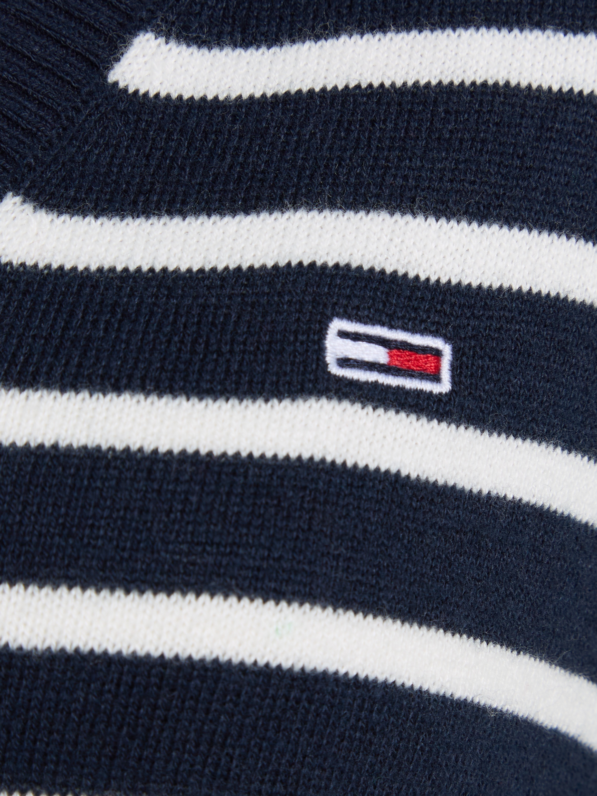 Tommy Jeans Curve V-Ausschnitt-Pullover »TJW ESSENTIAL VNECK SWEATER EXT«, in Großen Größen, V-Ausschnitt, mit Viskose