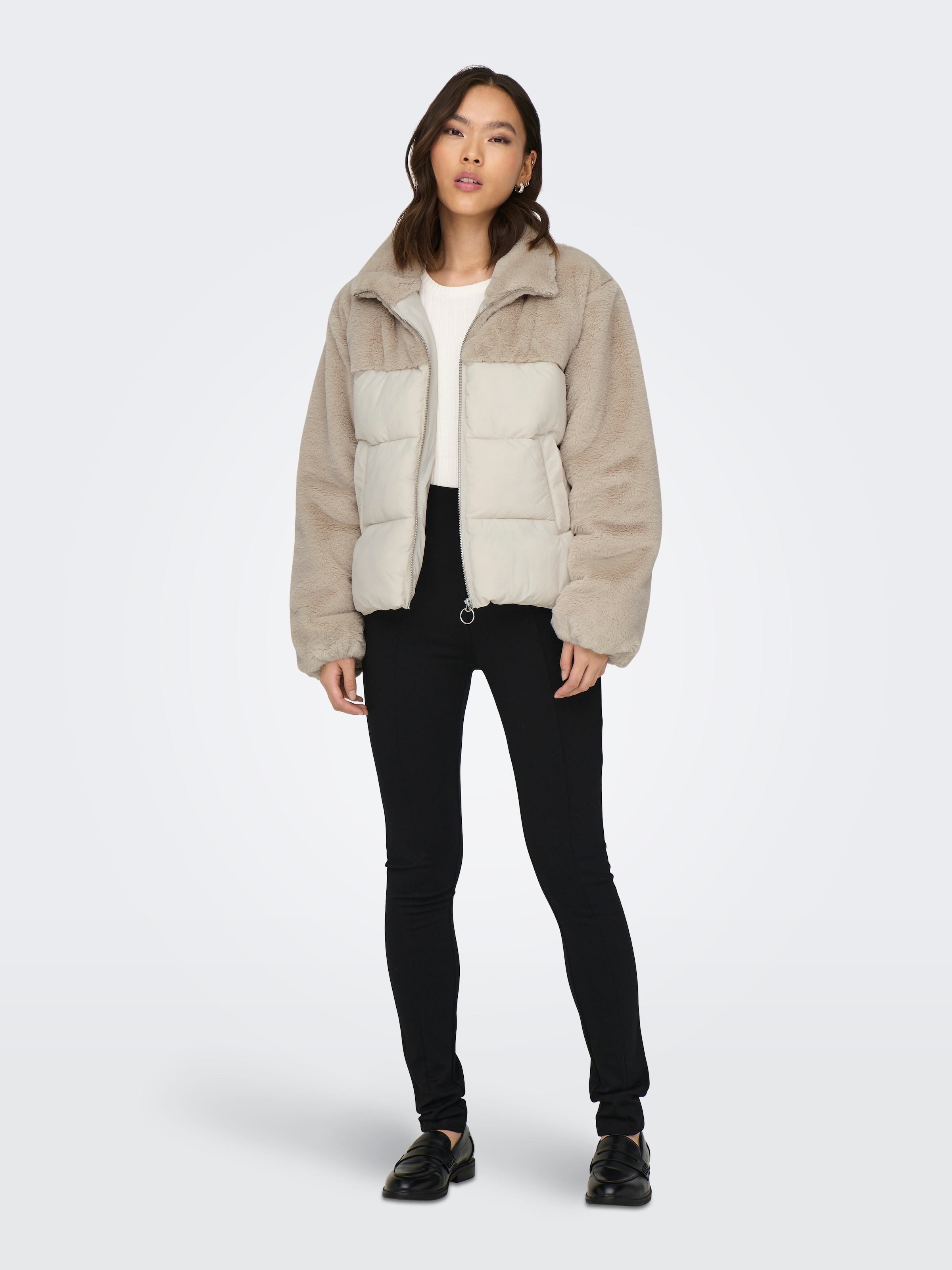 ONLY Steppjacke »ONLWANJA – Jacke mit Plüschdetails und hohem Kragen« regular fit, modisch, Web, Materialmix, hochschließend