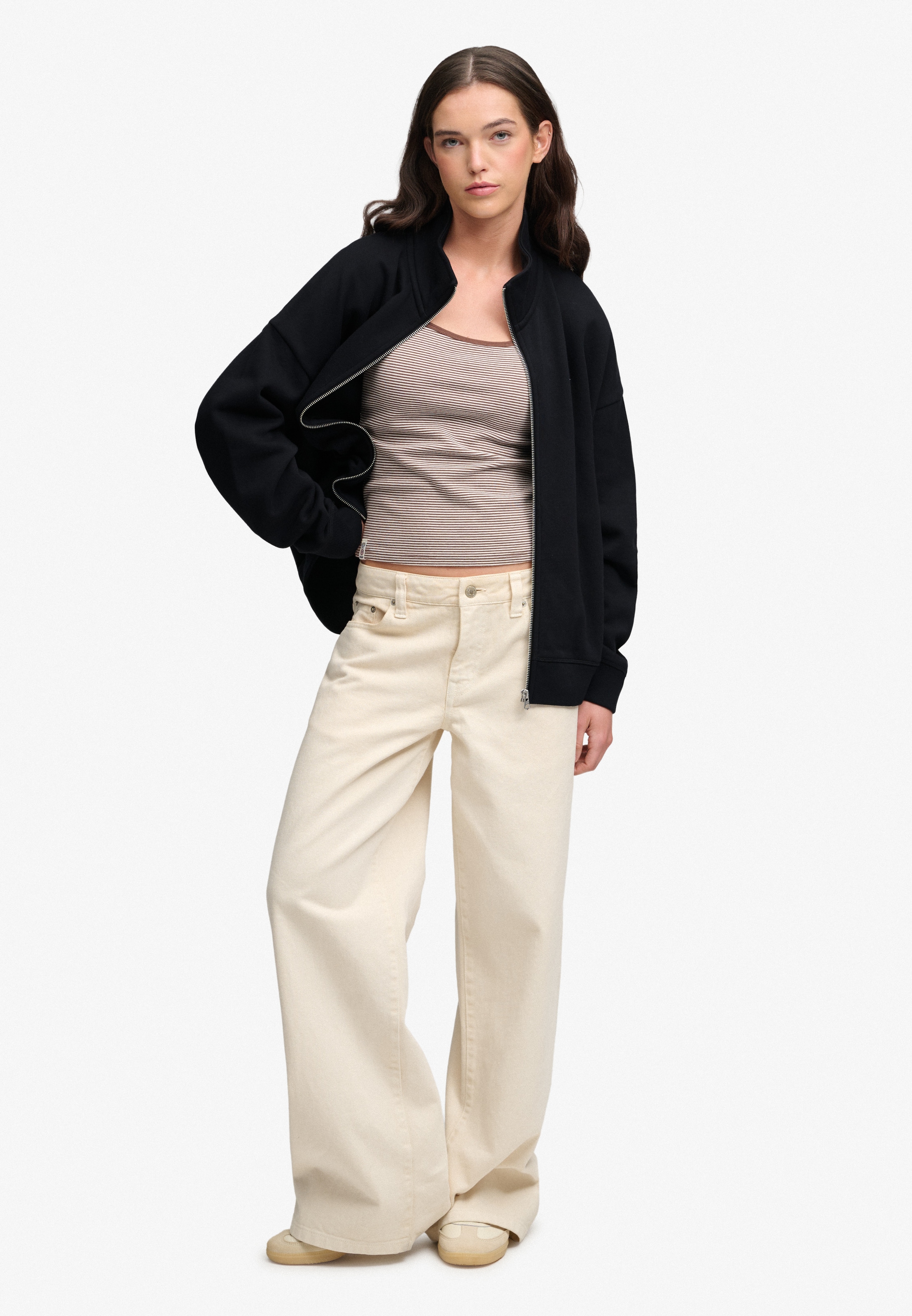 Superdry Sweatjacke »SIGNATURE EMB OVERSIZED TRACK« Oversize-Passform, mit Reißverschluss, hoch geschlossener Ausschnitt