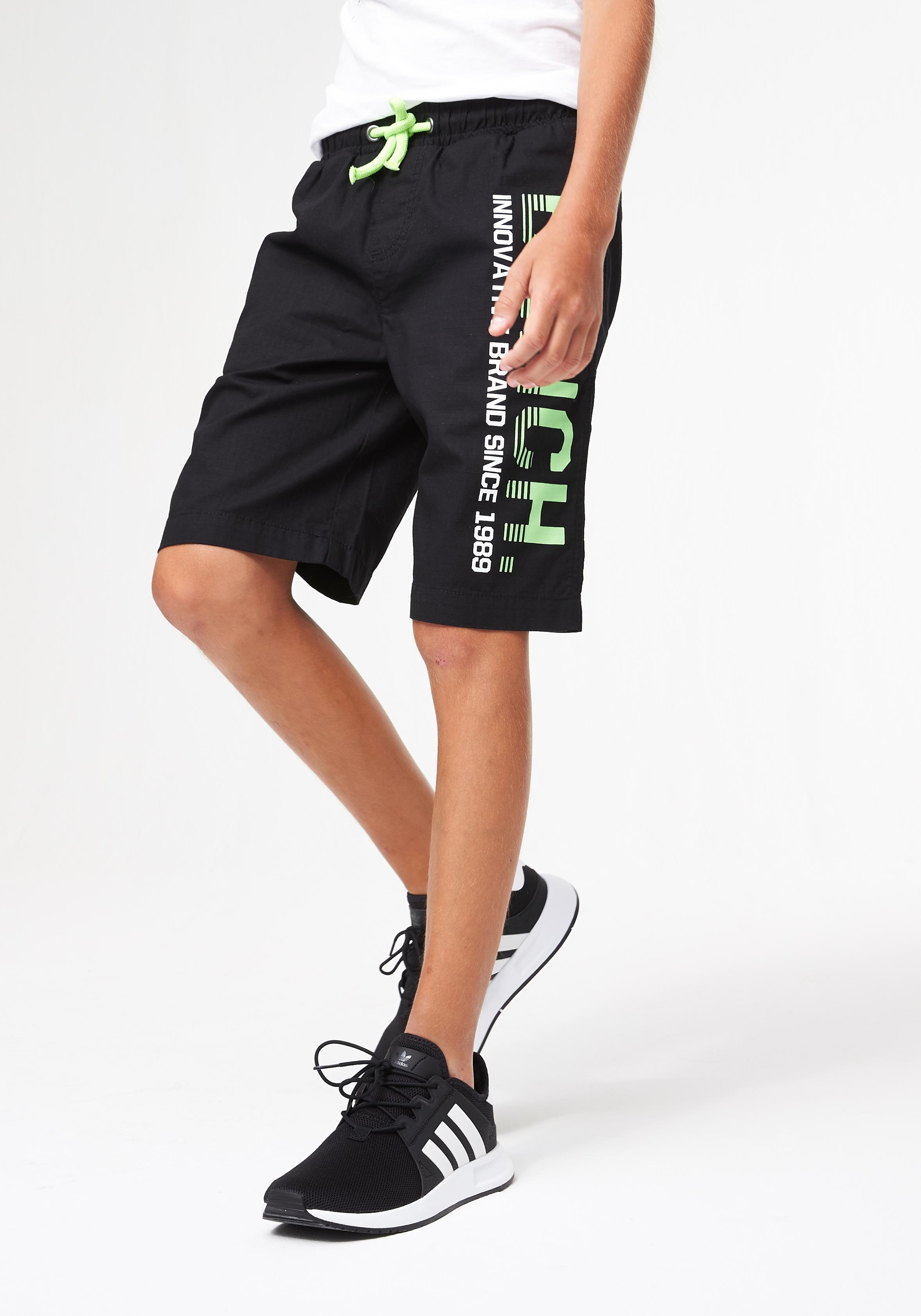 Bild von Bench. Bermudas, mit Nahttaschen und Druck