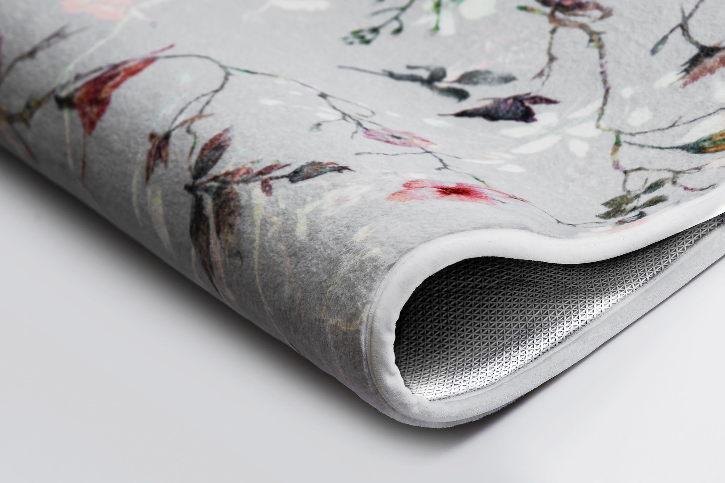 Kleine Wolke Badematte »Flores«, rutschhemmend beschichtet, fußbodenheizungsgeeignet, romantisch verspieltes Design mit Blumen und Schmetterlingen