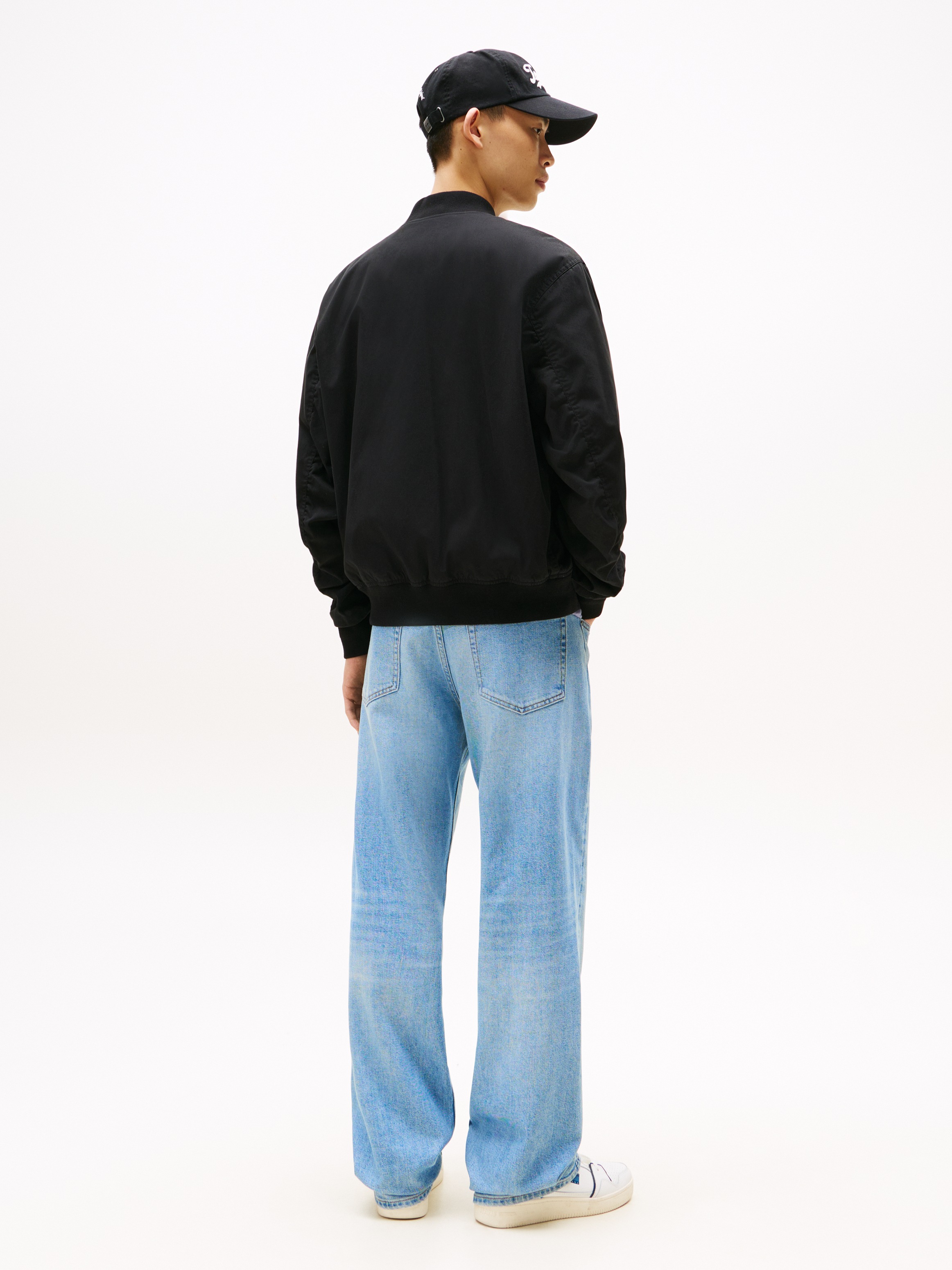 Tommy Jeans Bomberjacke »TJM COTTON BOMBER JACKET«, ohne Kapuze, Mit Rundhalsausschnitt