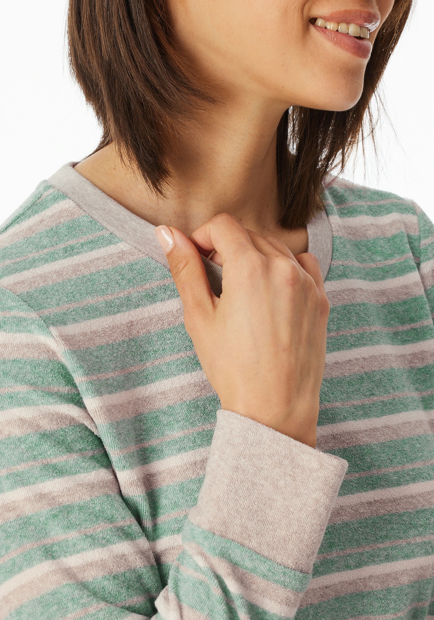 Schiesser Schlafanzug »Casual Essentials«, (2 tlg.), mit Kontrastbesatz am Ausschnitt
