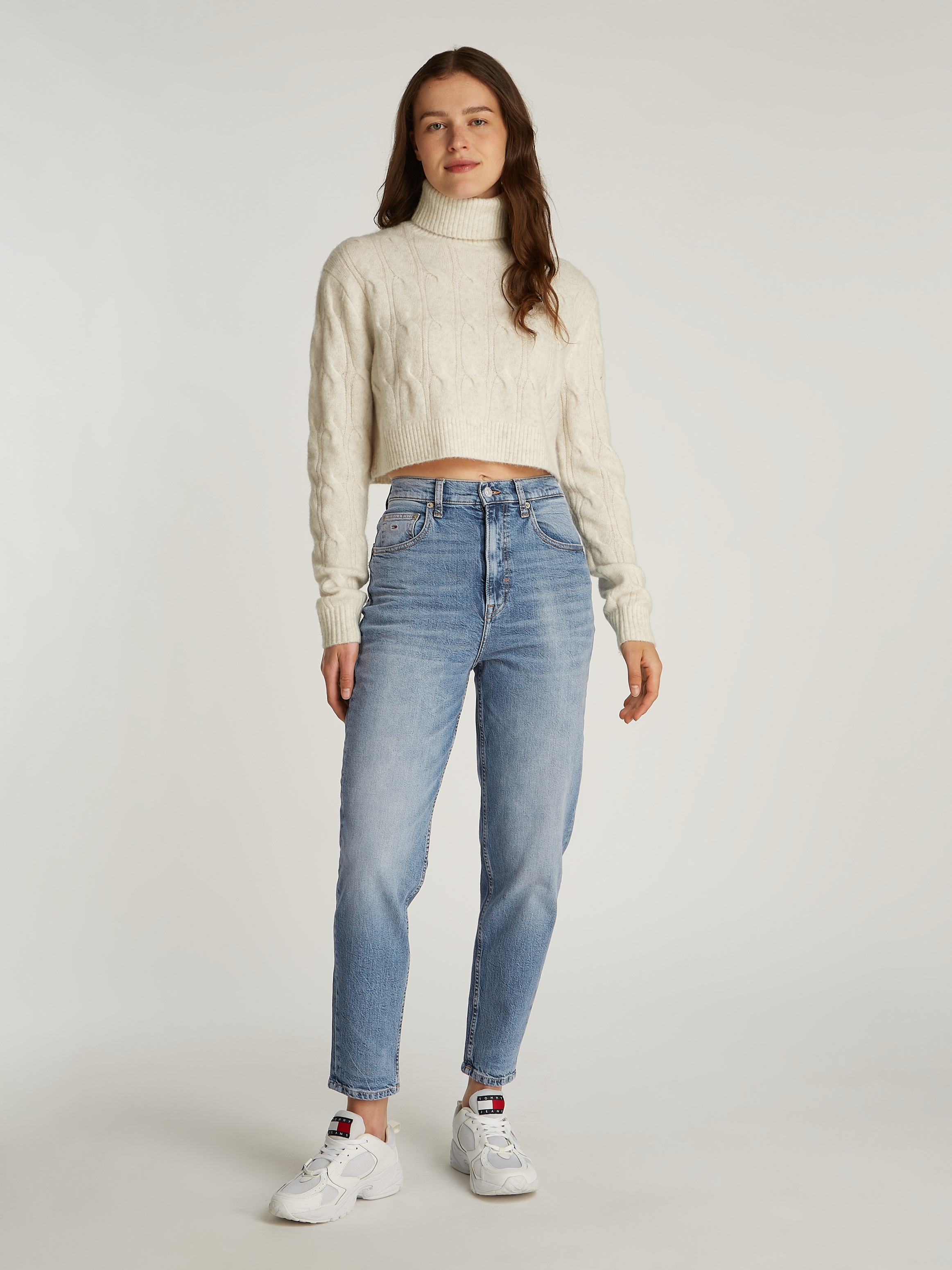 Tommy Jeans Mom-Jeans »MOM JEAN UH TPR«, mit Logo-Stickereien, in knöchelfreier Länge
