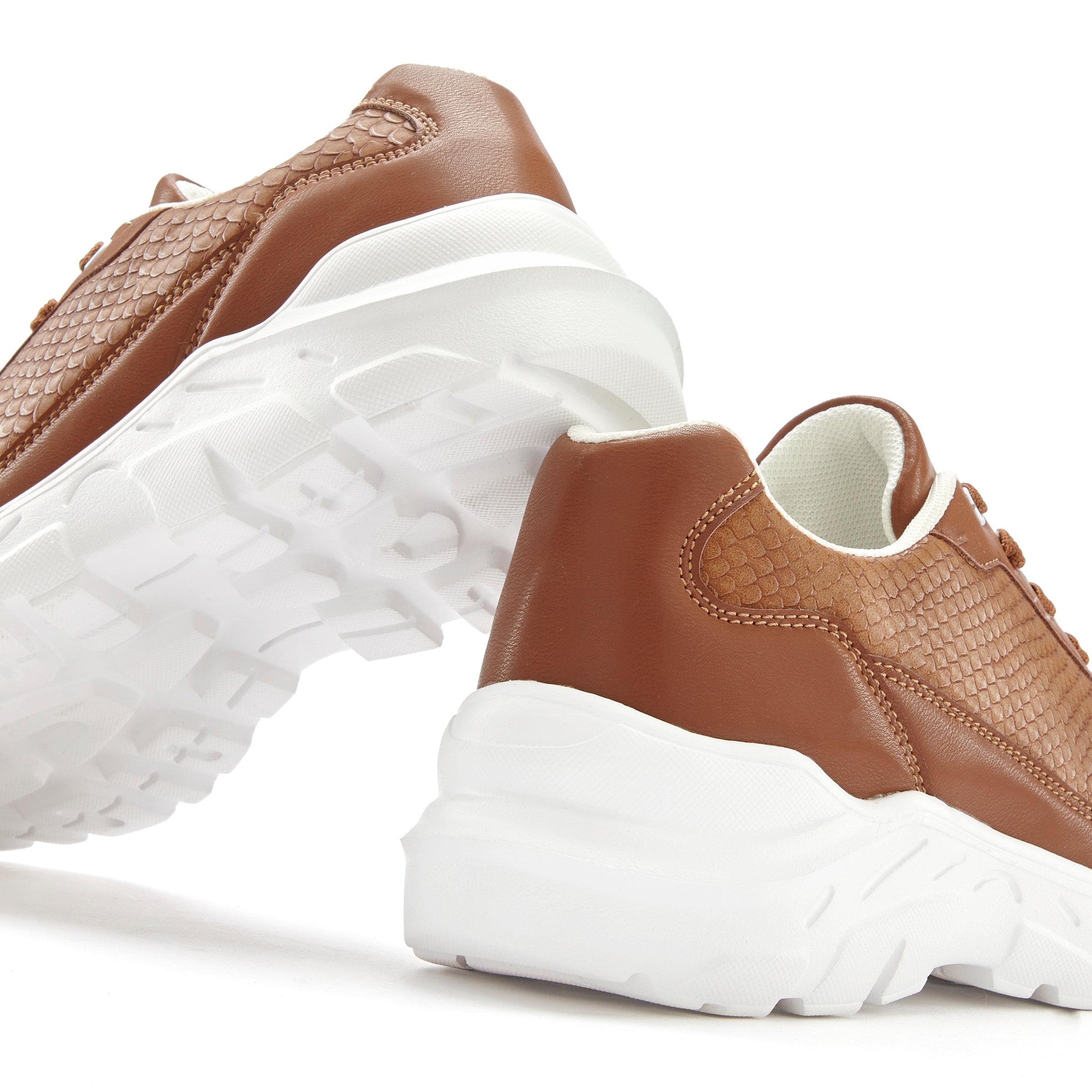 LASCANA Sneaker  Halbschuh, Sportschuh, leichte Chunky Sohle VEGAN