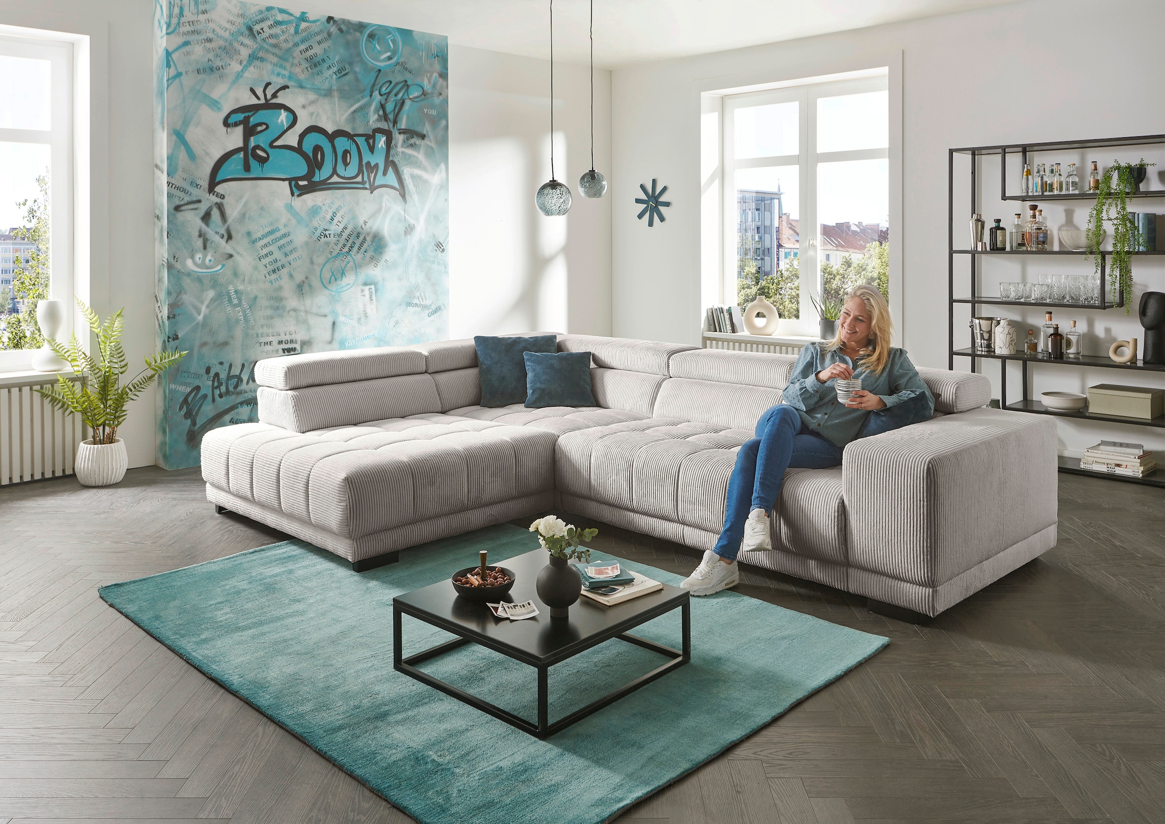 Die PlanBar Ecksofa »MP-IN15053 L-Form breiter Schenkel« wahlweise mit Kopfteilverstellung und manueller Vorziehbank