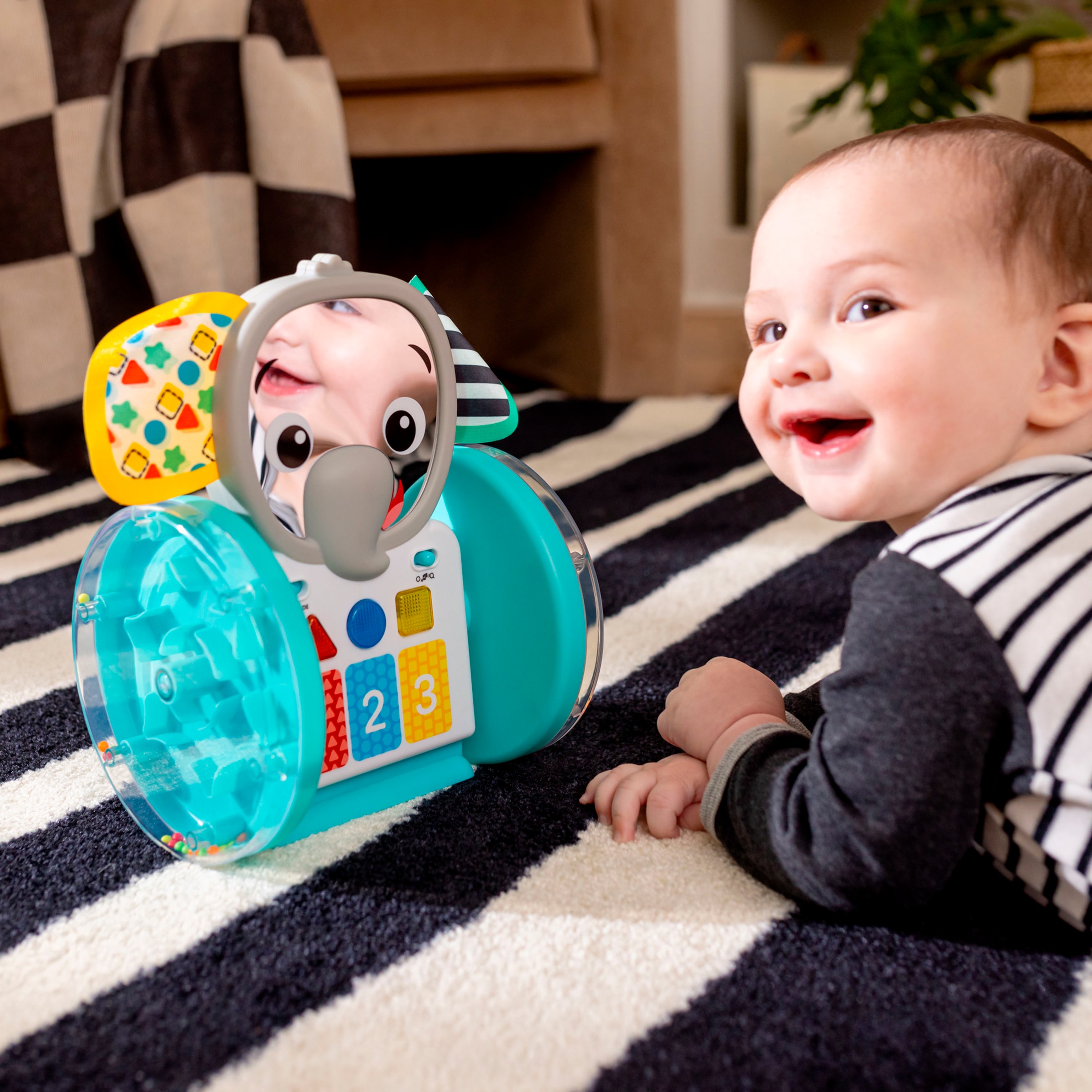 Baby Einstein Lernspielzeug »Chase & Tap Earl Interactive Crawling Toy«