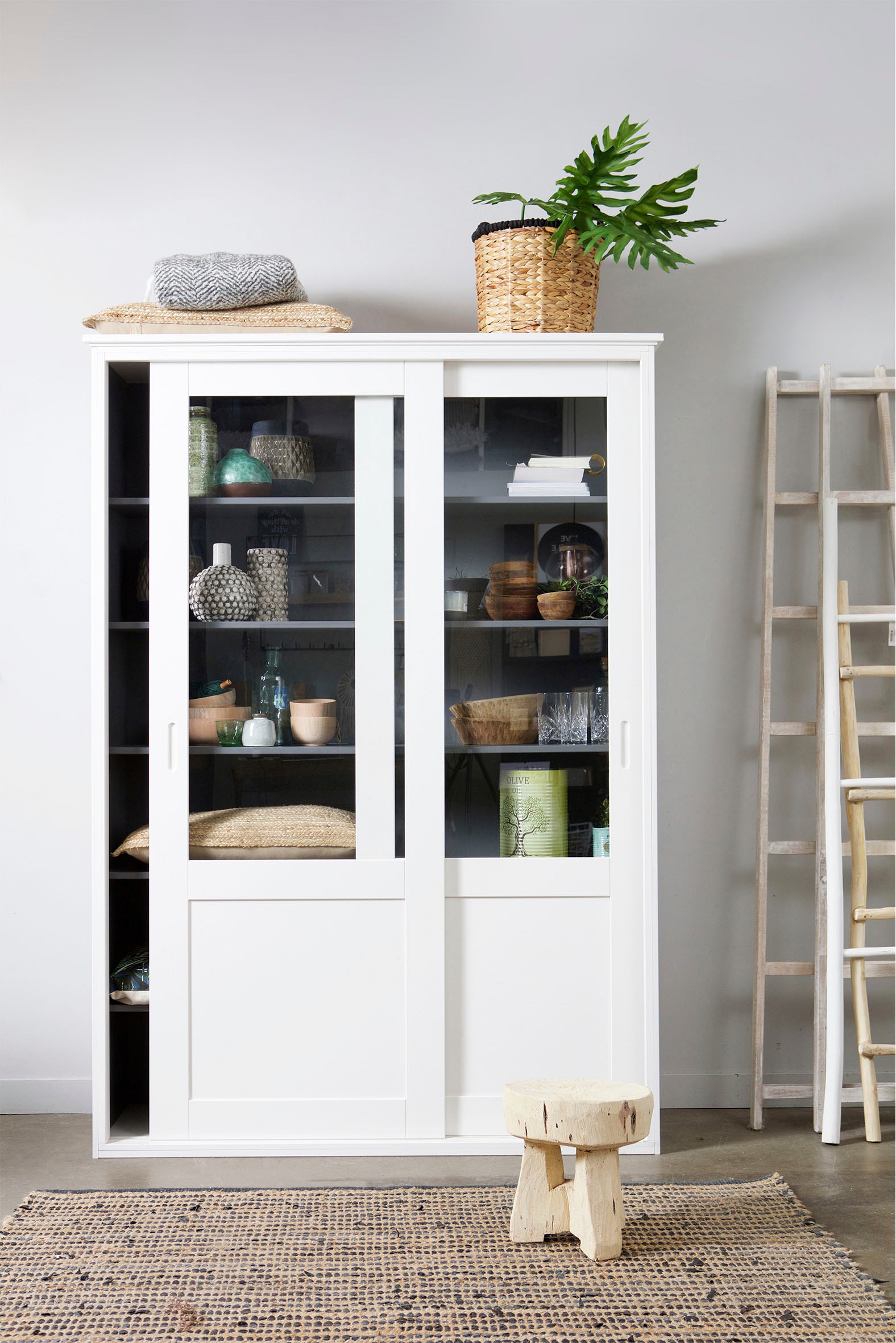 WOOOD Vitrine »Vince«, aus massive Kiefer, Breite 147 cm
