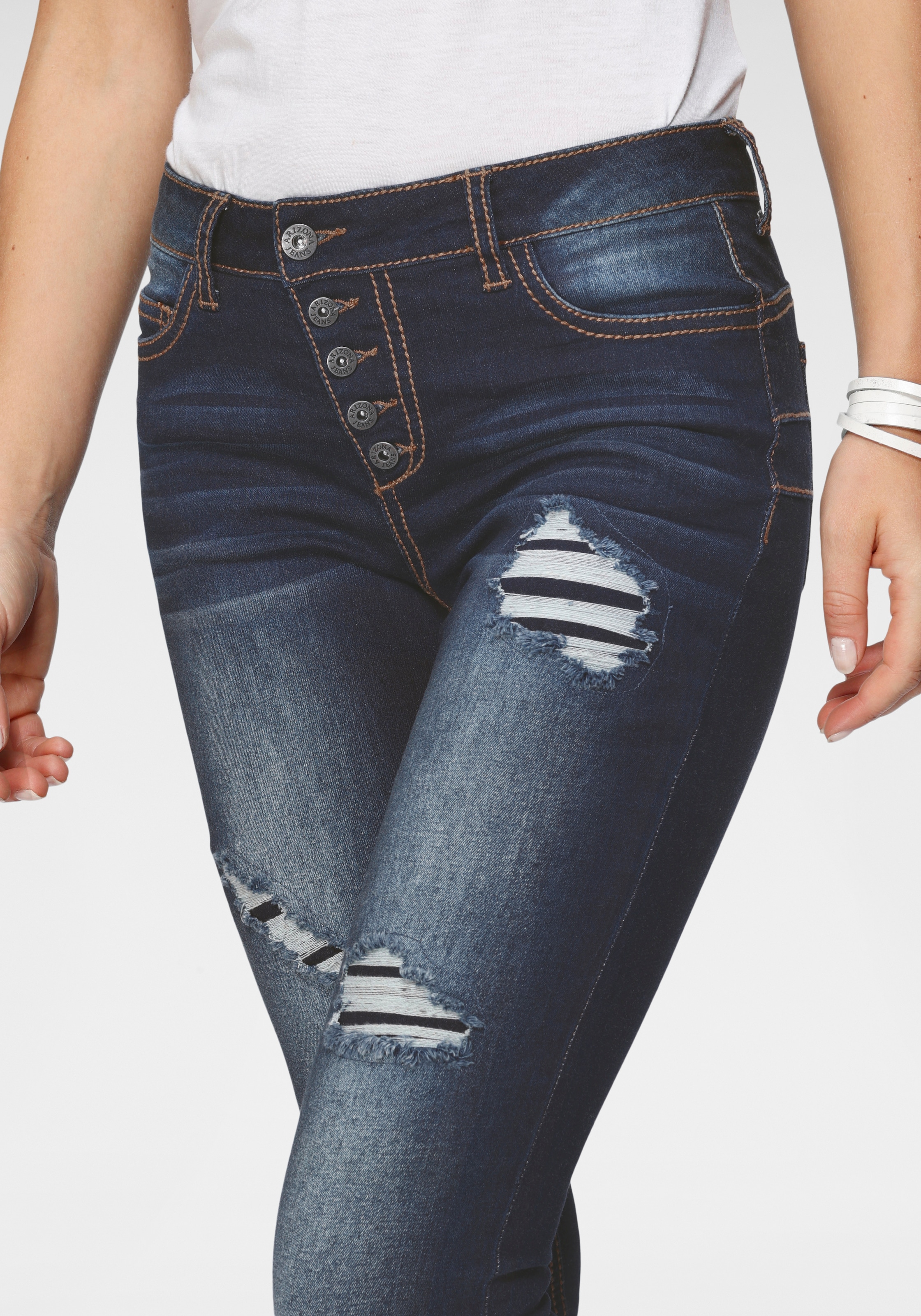 Arizona Slim-fit-Jeans »mit Mid bestellen sichtbarer, Waist schräger online Knopfleiste«