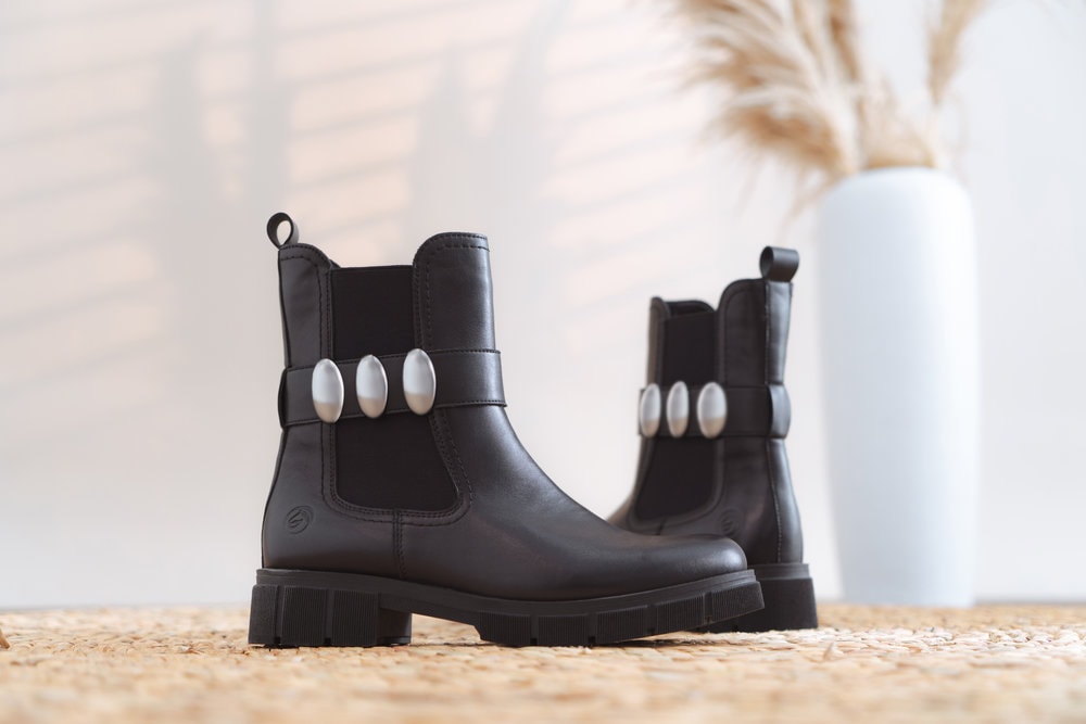 Remonte Chelseaboots, Boots, Stiefelette, Profilsohle, Stretcheinsatz und Reißverschluss