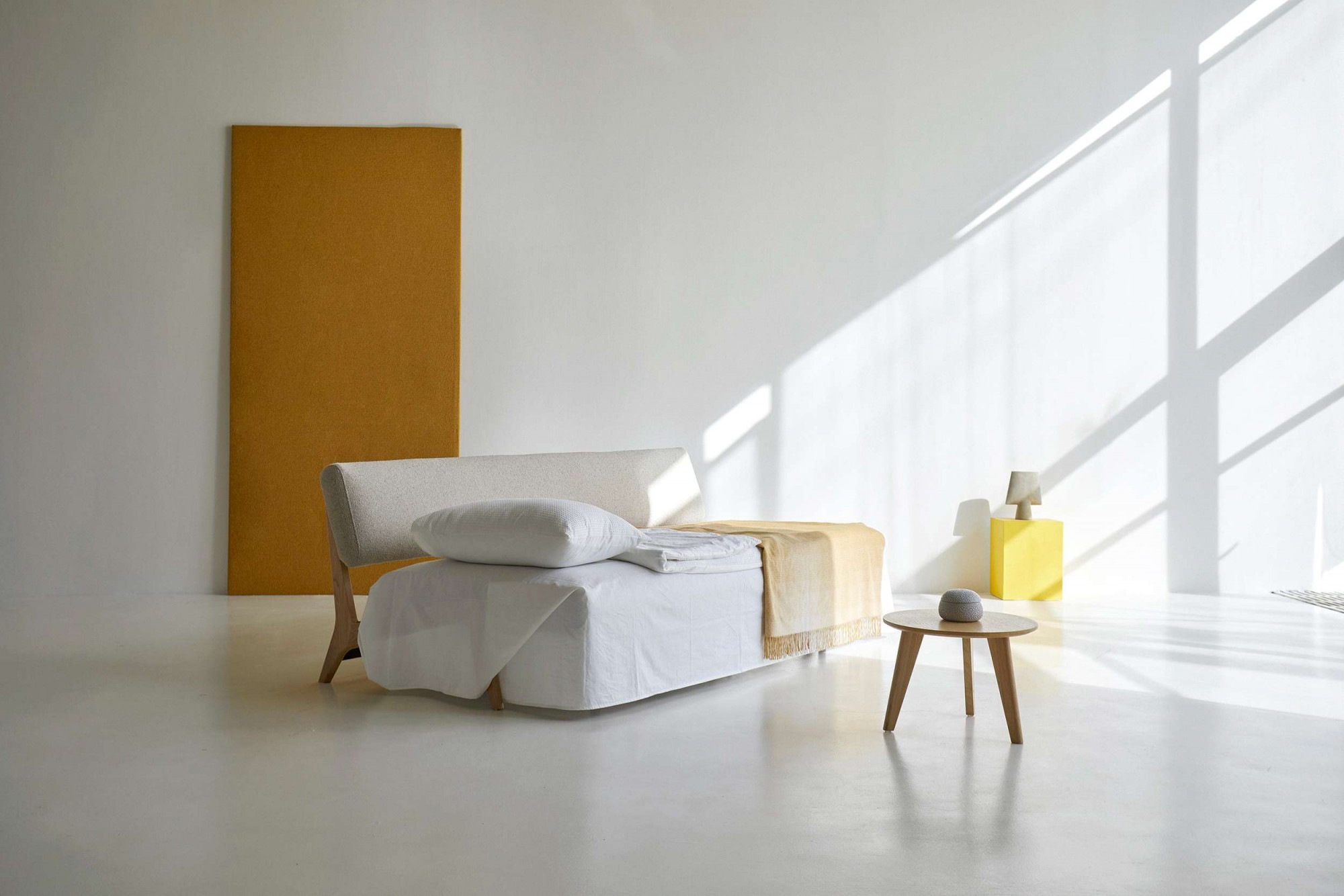 INNOVATION LIVING ™ 3-Sitzer »Nolis Retro Designsofa, hochwertig und super bequem,«, Große einheitliche Siztfläche, 60er Jahre Design neu aufgesetzt