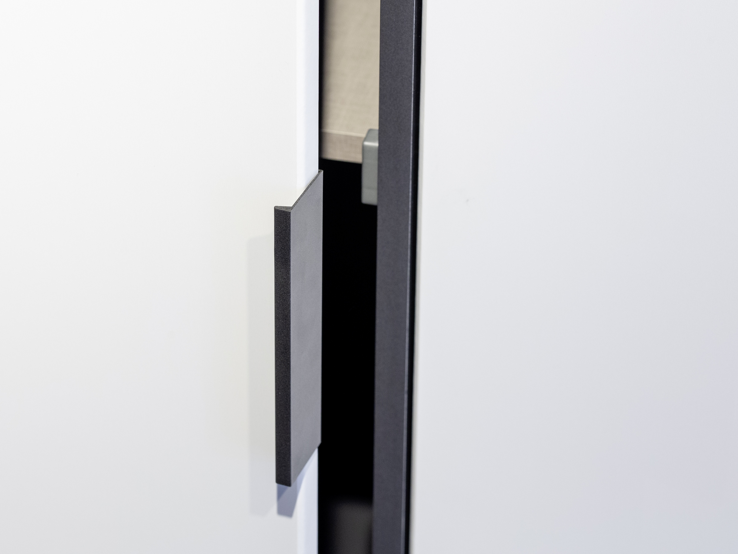 rauch Drehtürenschrank »Kleiderschrank Schrank Garderobe Wäscheschrank NAGATA mit Spiegel«, (in 3 verschiedenen Ausstattungen BASIC/CLASSIC/PREMIUM), und Schubladen sowie Stangengriffen TOPSELLER MADE IN GERMANY