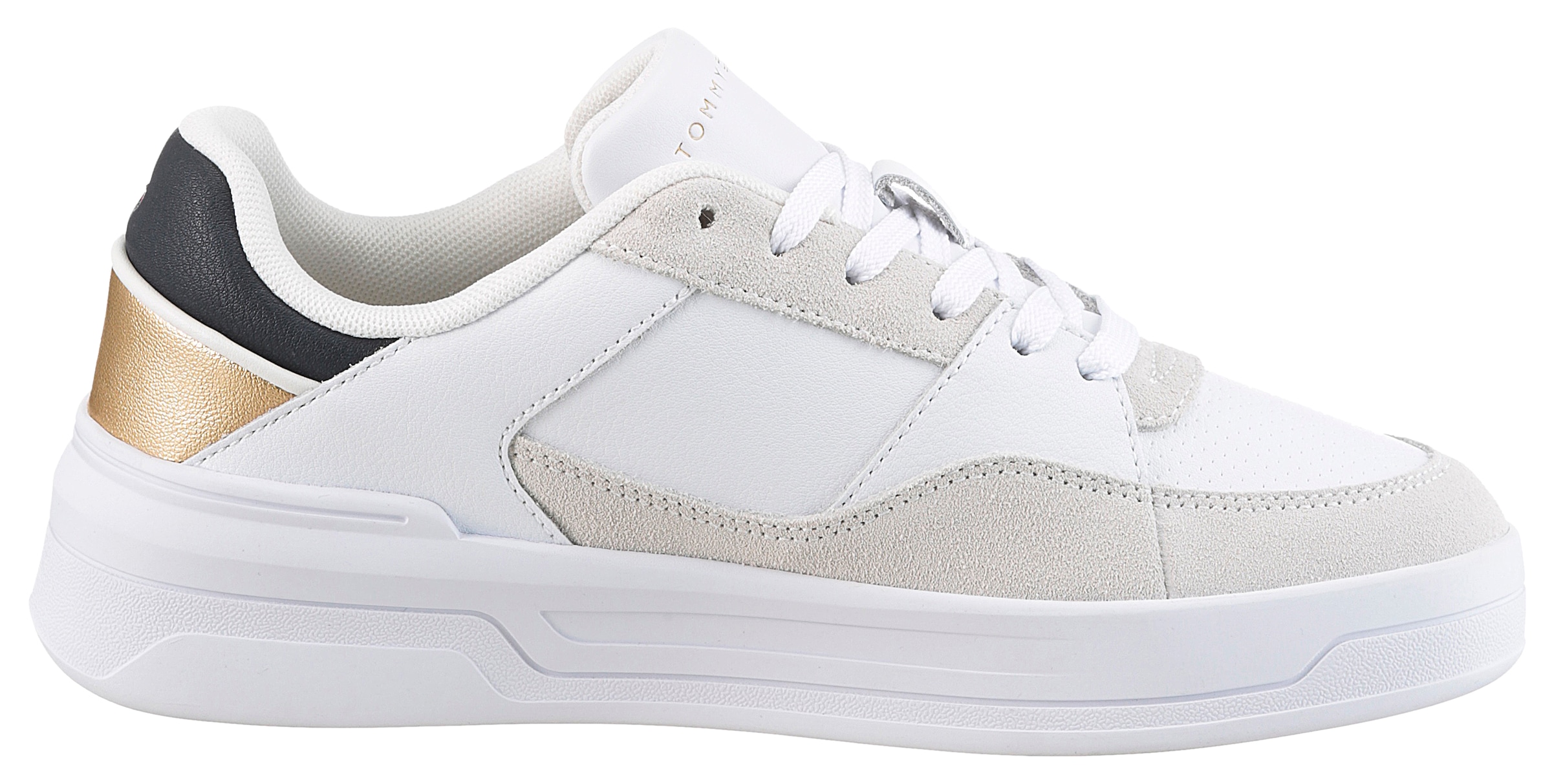 Tommy Hilfiger Plateausneaker »ESSENT BASKET SNEAKER METALLIC«, Freizeitschuh, Halbschuh, Schnürschuh mit seitlicher Logoflagge