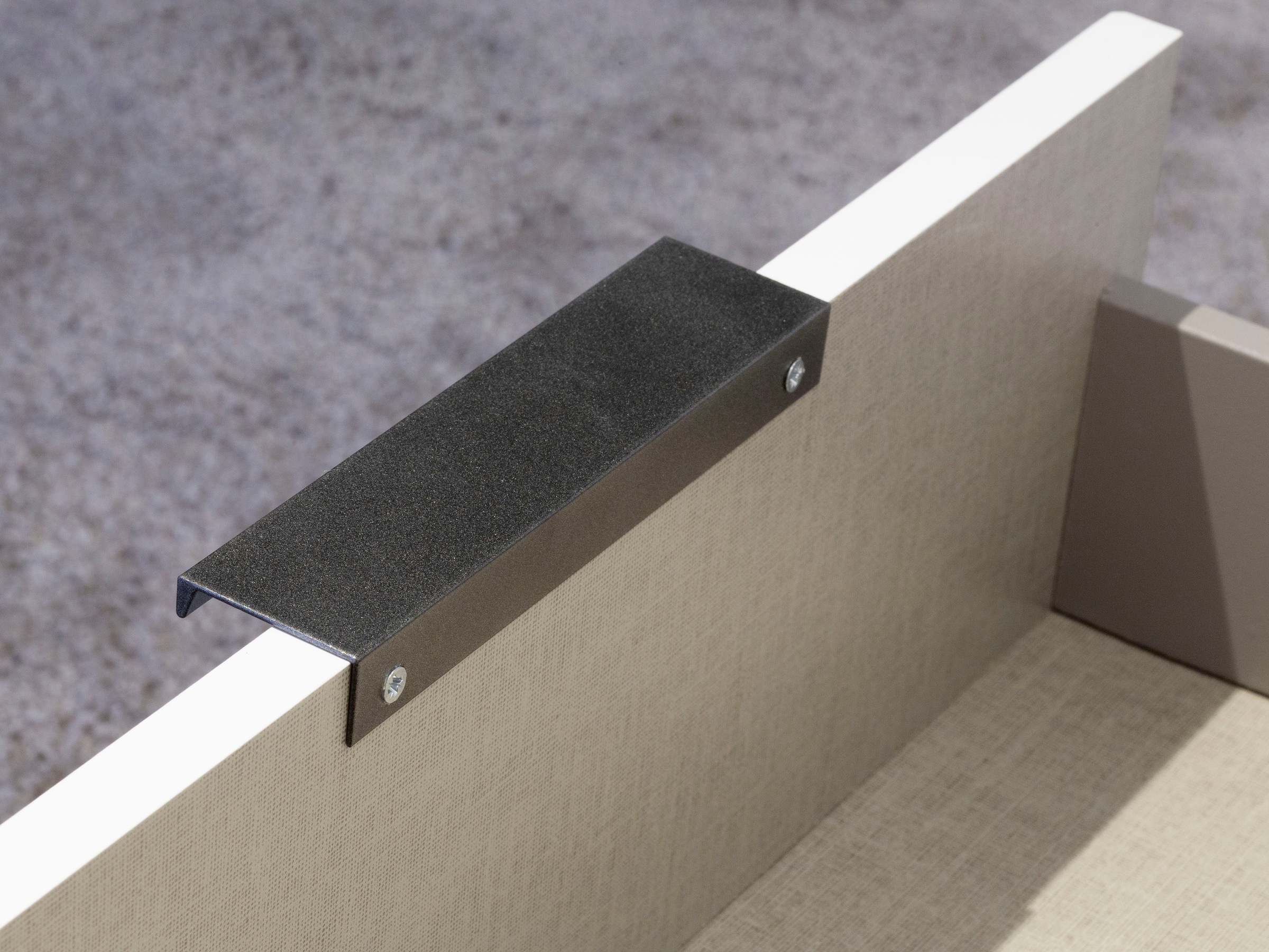 rauch Drehtürenschrank »Kleiderschrank Schrank Garderobe Wäscheschrank NAGATA mit Spiegel«, (in 3 verschiedenen Ausstattungen BASIC/CLASSIC/PREMIUM), und Schubladen sowie Stangengriffen TOPSELLER MADE IN GERMANY