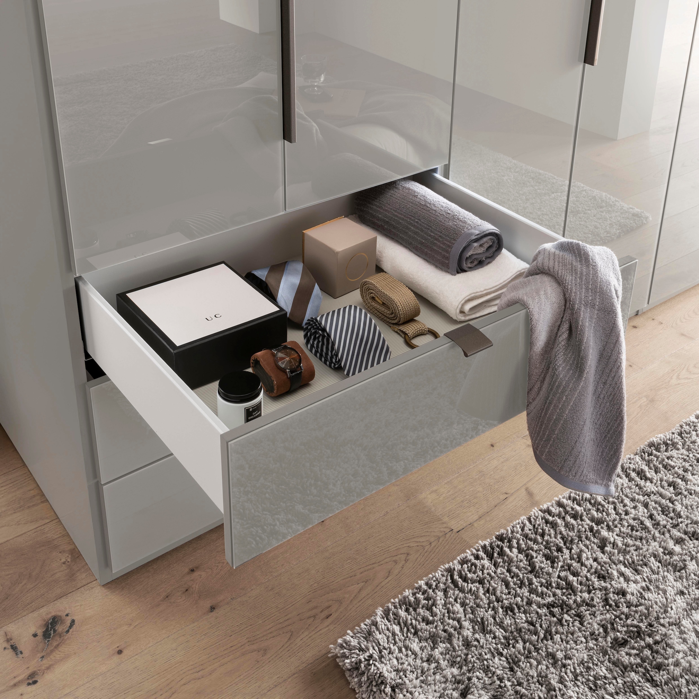 WIEMANN Falttürenschrank »Ohio, Kleiderschrank, Schrank, Garderobe, mit Schubladen, 300 cm« inklusive Einlegeböden & Kleiderstangen, 2 Höhen, MADE IN GERMANY,  inklusive Tür und Schubkastendämpfung, hochwertige Glasfront