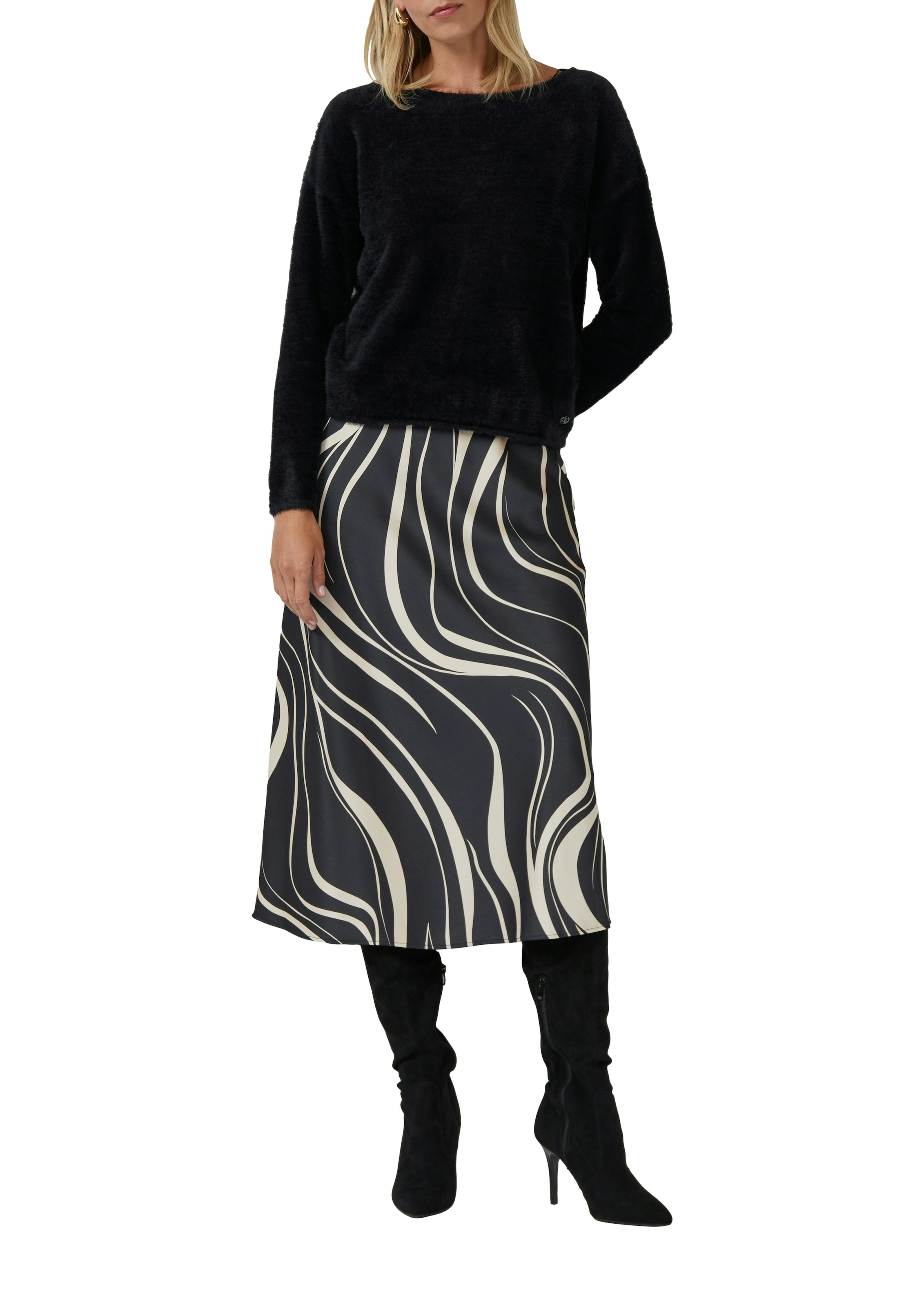 s.Oliver BLACK LABEL Strickpullover flauschig, mit U-Boot-Ausschnitt