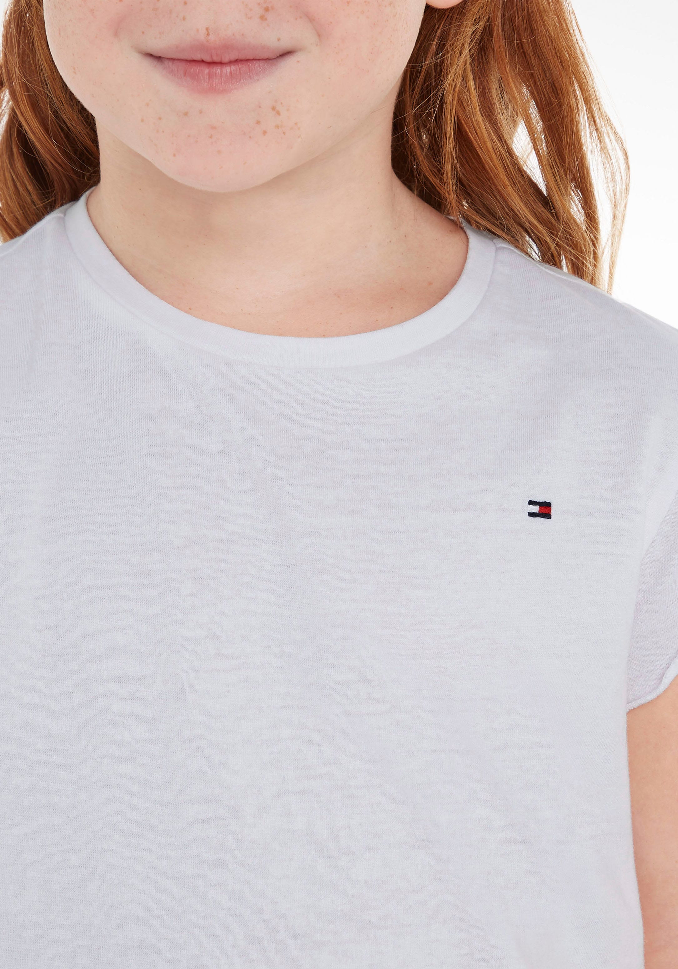 Tommy Hilfiger T-Shirt »ESSENTIAL RUFFLE SLEEVE TOP S/S«, mit Bogenkante, Logostickerei