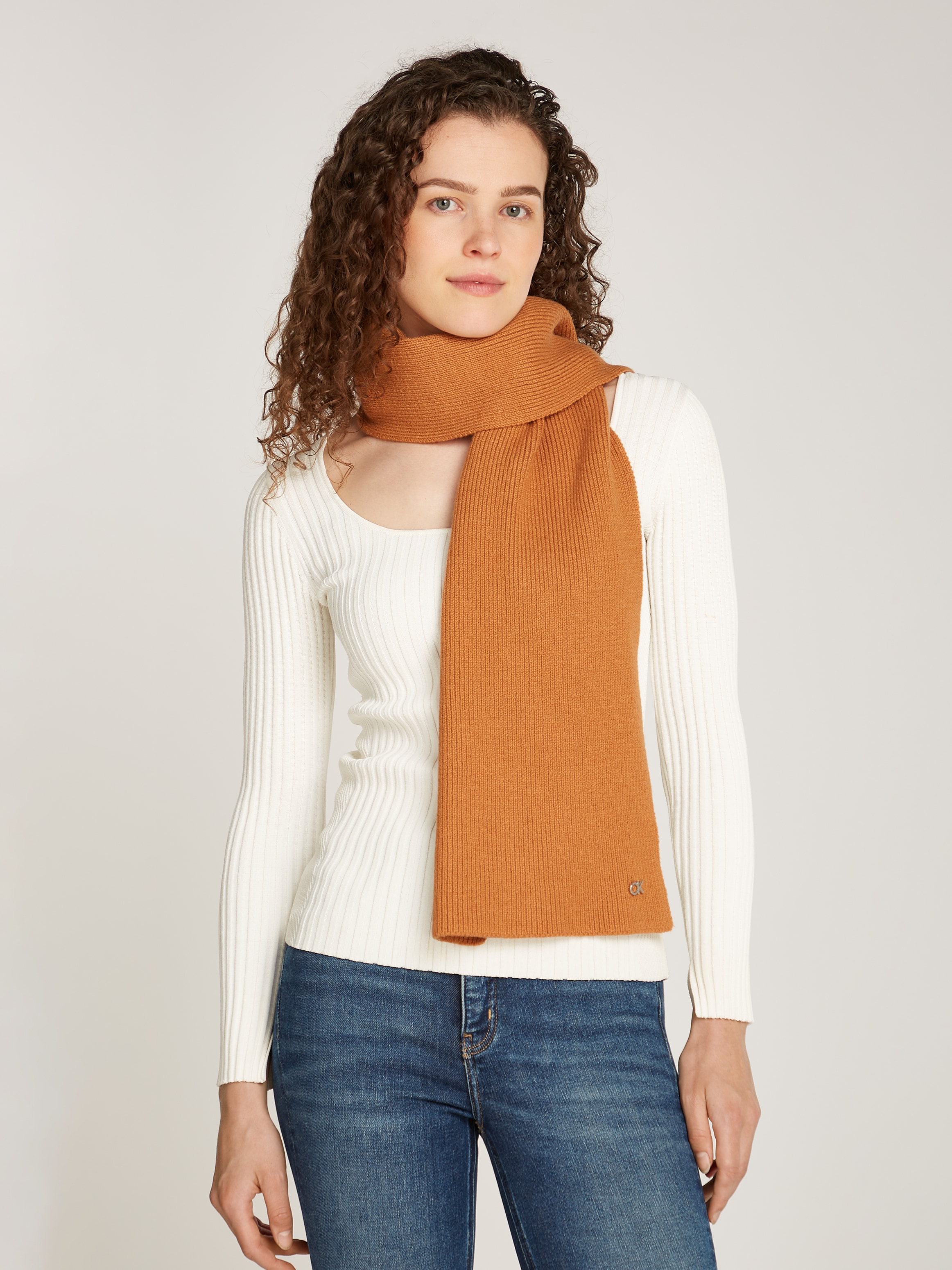 Calvin Klein Schal »CK METAL CHUNKY RIB HW SCARF«, mit Logozeichen