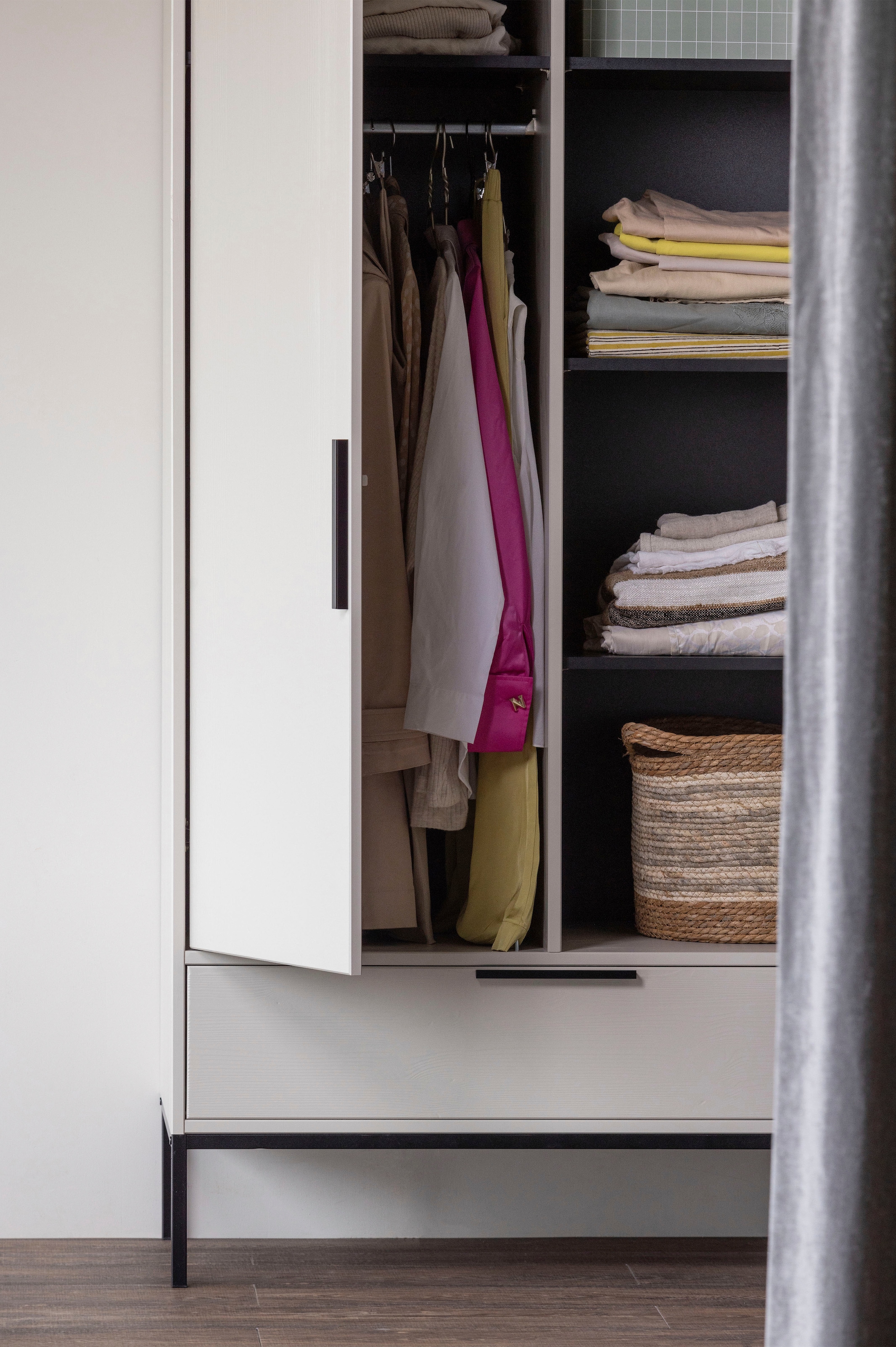 WOOOD Mehrzweckschrank »Adam massiv FSC® Schublade Metallgriffe Kleidersystem« Schublade integriert, Metallakzente