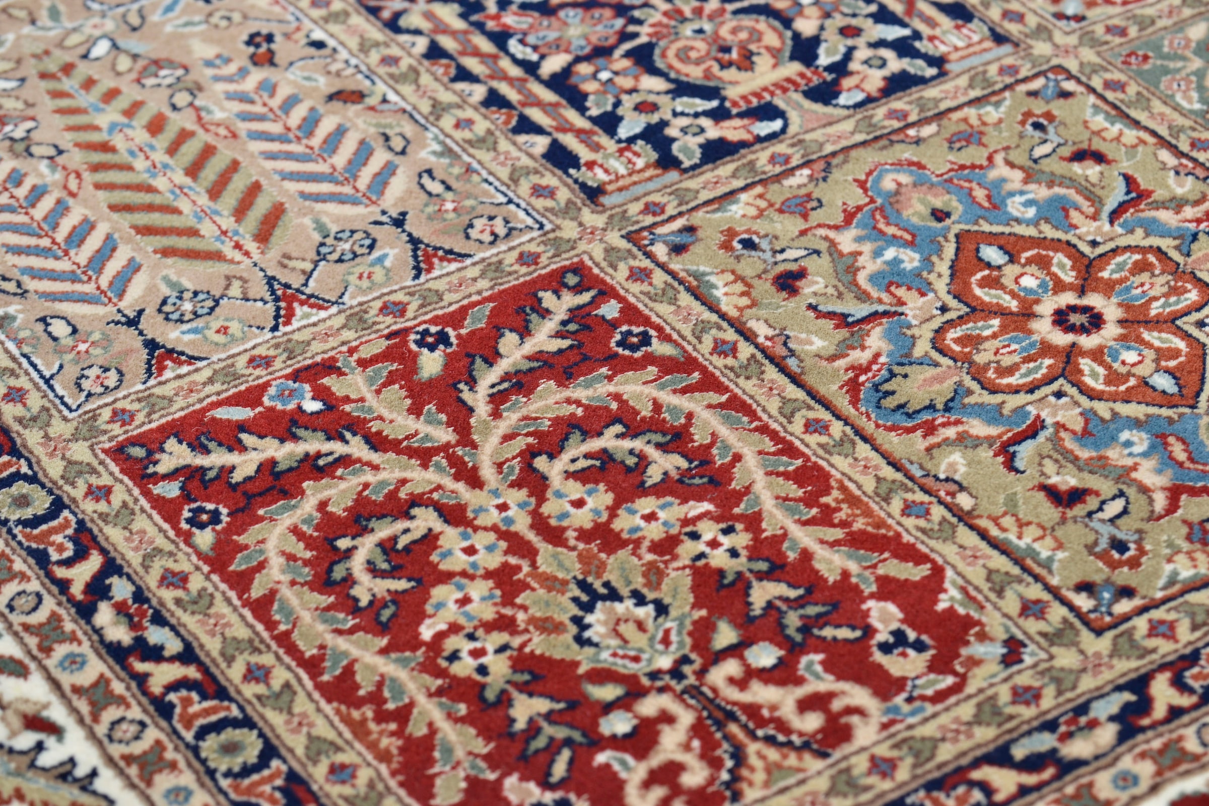 THEKO Orientteppich »Baktyari N« rechteckig 12 mm Höhe handgeknüpft, Material: 80% Wolle, 20% Seide, mit Fransen