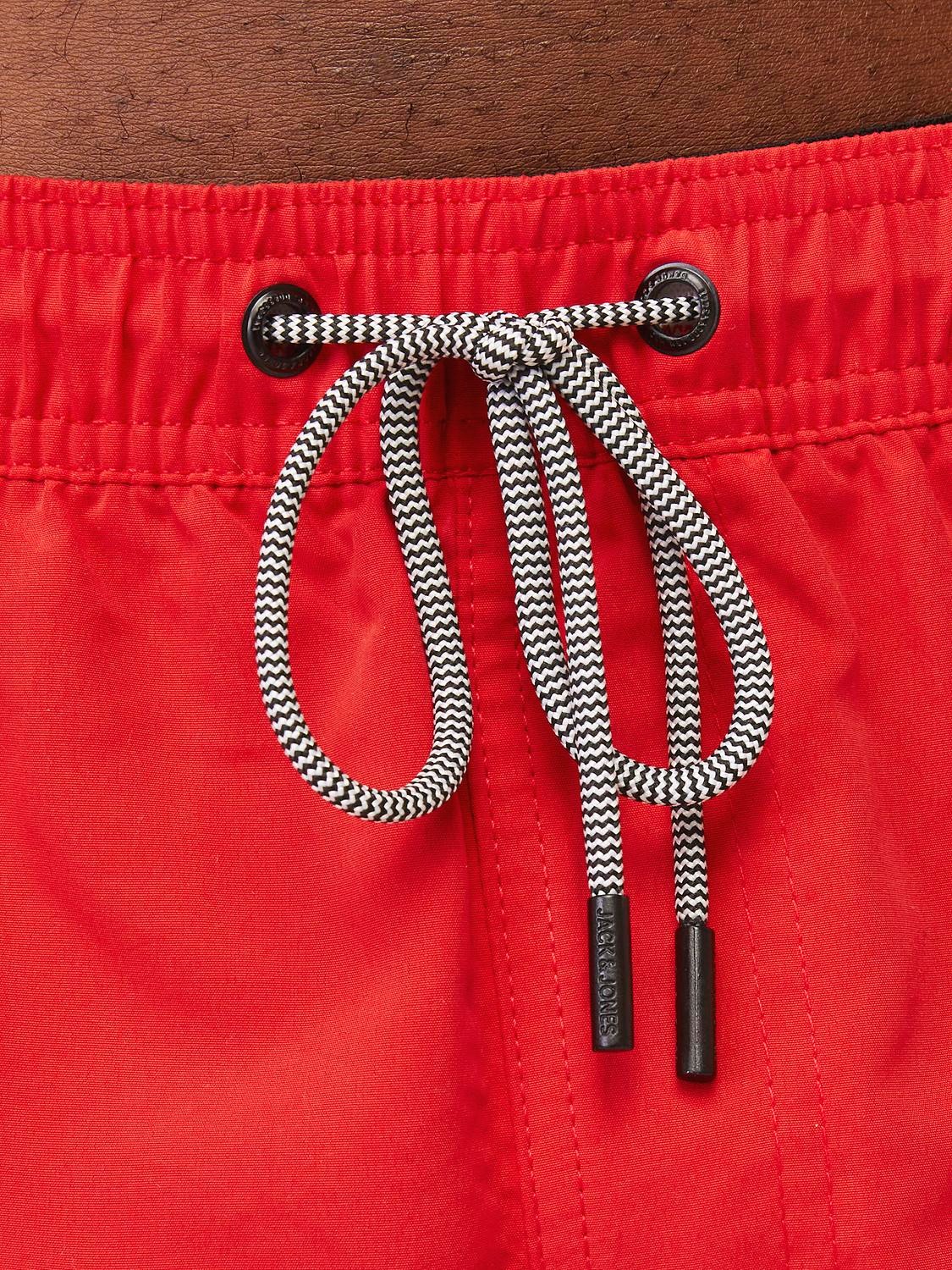 2. Bild von Jack & Jones Badeshorts »JPSTFIJI JJSWIM SOLID SN LY«, schmal geschnittene Schwimm-Shorts für den Strand aus recyceltem Garn