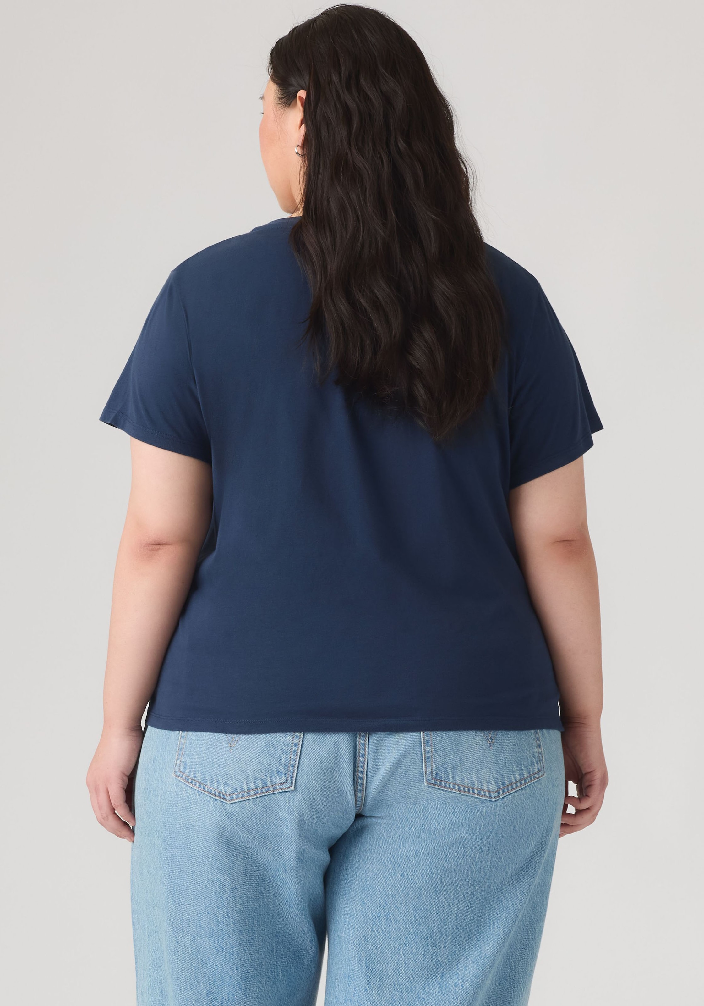 Levi's® Plus V-Shirt »V NECK TEE« Figurumspielende Passform