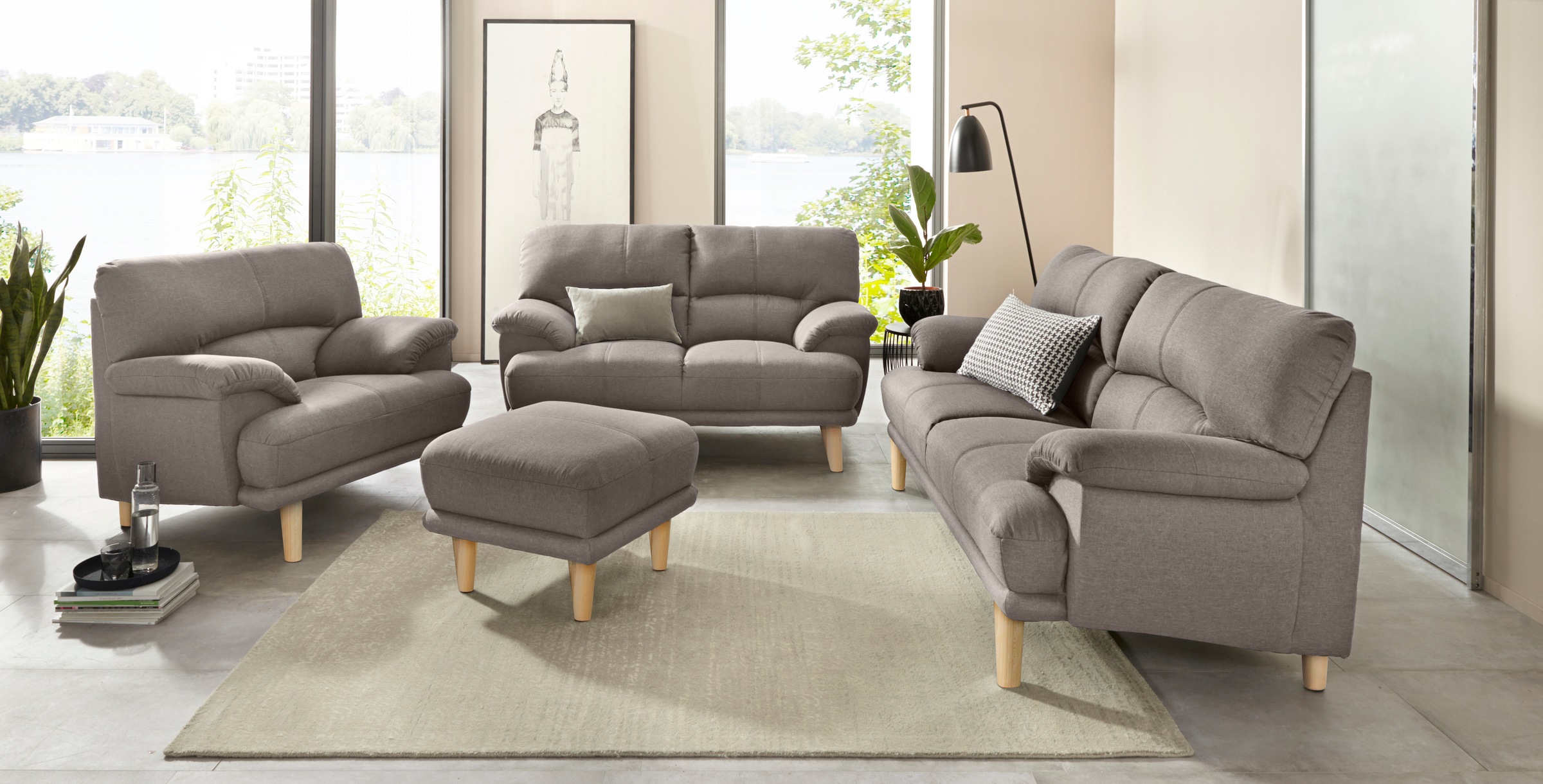 TRENDMANUFAKTUR 3-Sitzer »Cecilia, Sofa in italienischem Design«, mit tollem Sitzkomfort, extrabequeme Armlehnen, Holzfüße