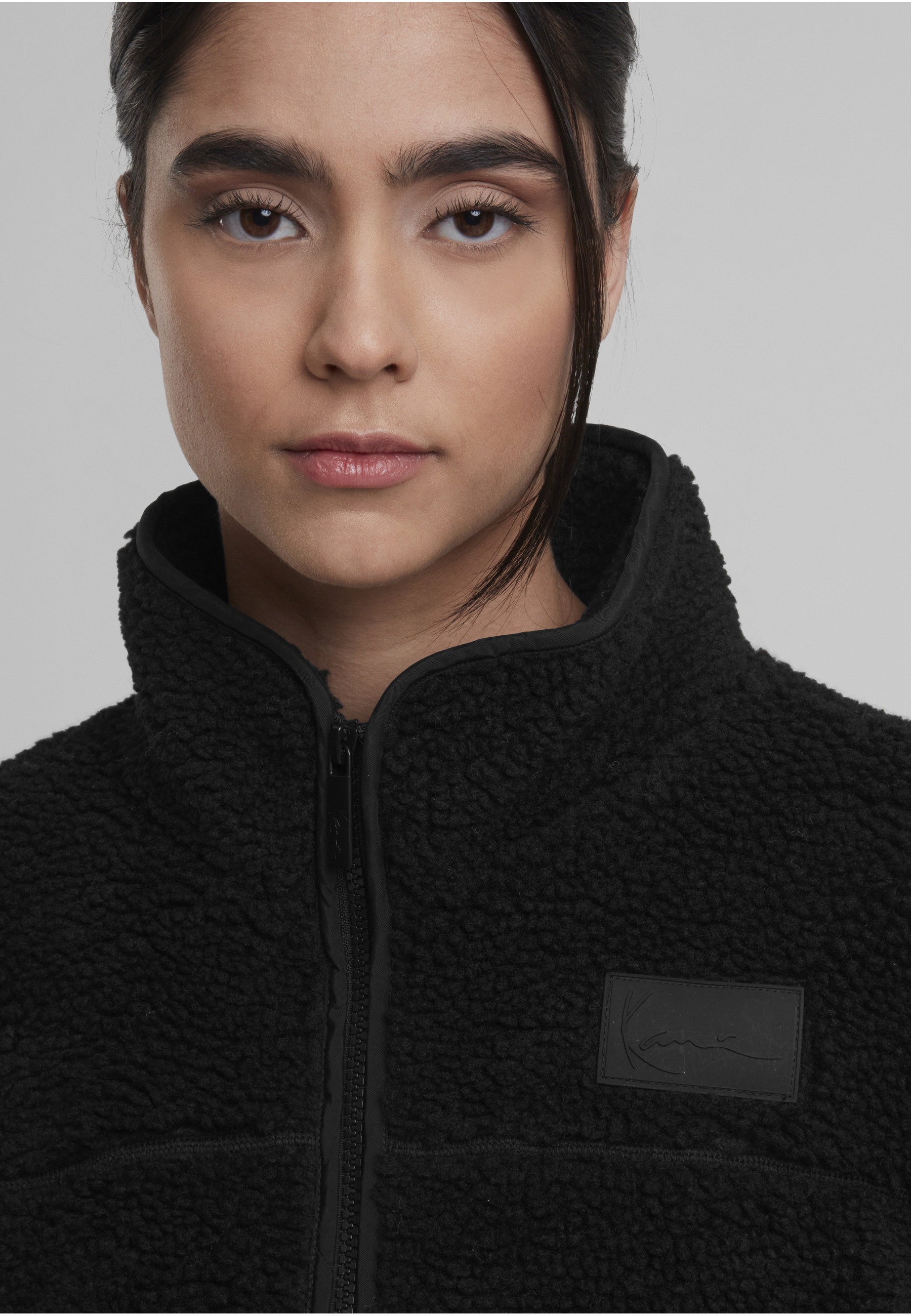 Karl Kani Trainingsjacke »Karl Kani Signature Teddy Trackjacket« 1 Stk. tlg. ohne Kapuze