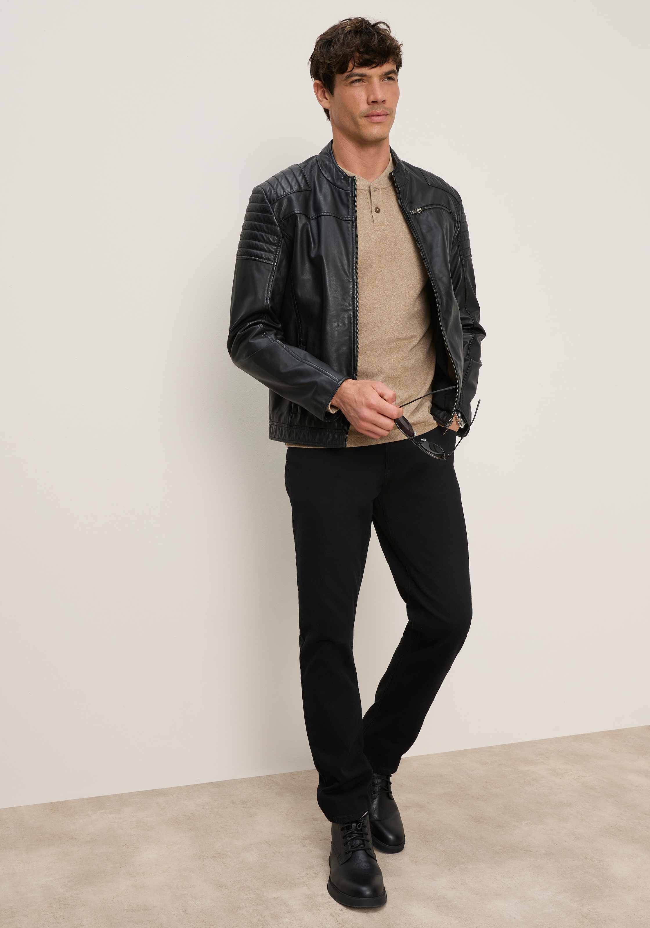 Bruno Banani Henleyshirt Geschmeidige melierte Jersey-Qualität mit markantem Henley-Ausschnitt