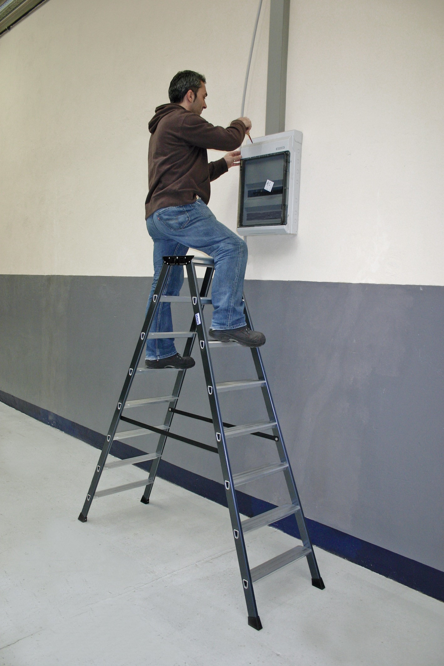 KRAUSE Doppelleiter »SePro D« Alu eloxiert, 2x8 Stufen, Arbeitshöe ca. 327 cm