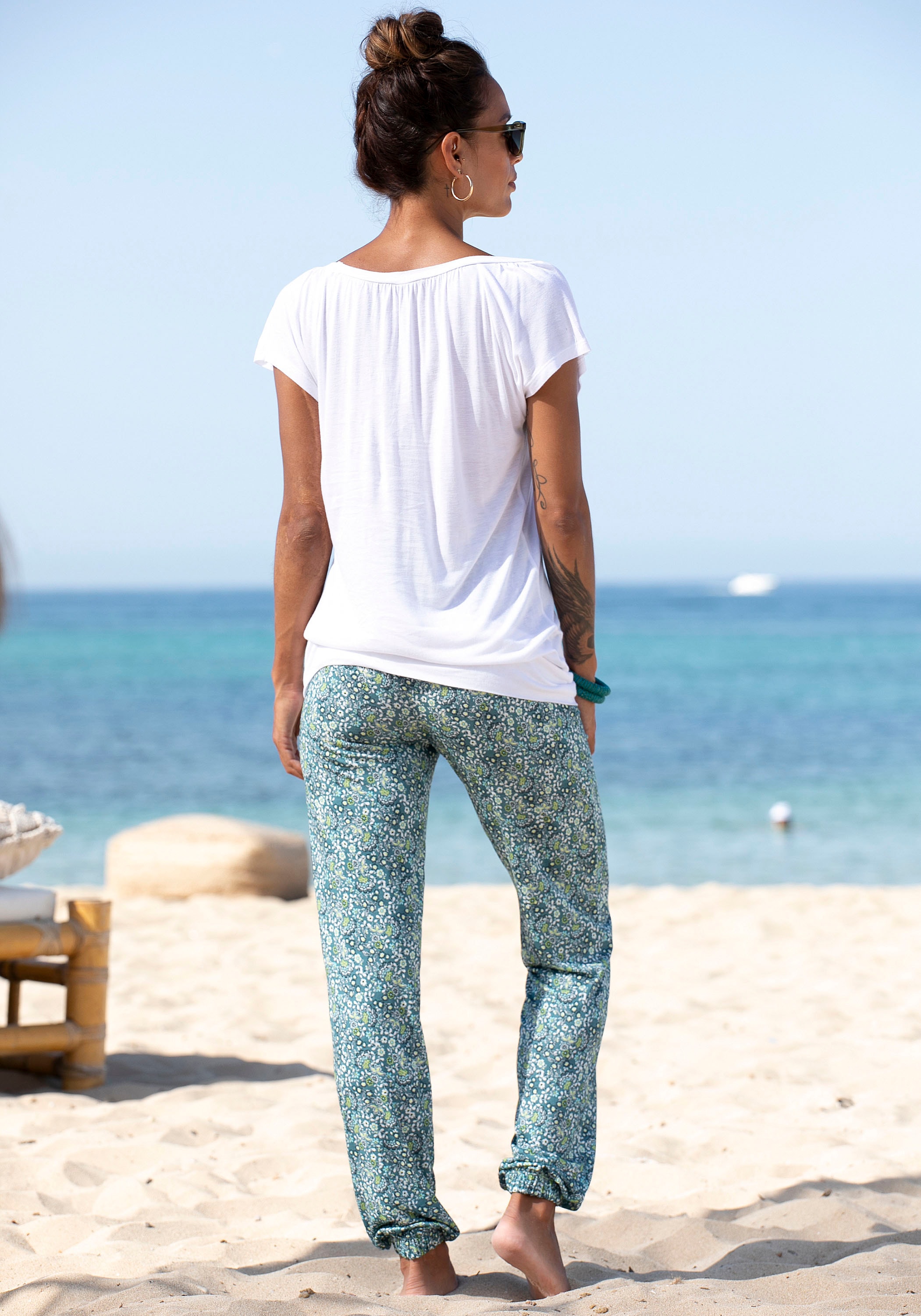 Vivance Jerseyhose, mit Blümchendruck und Taschen, elastischer Bund, Strandhose