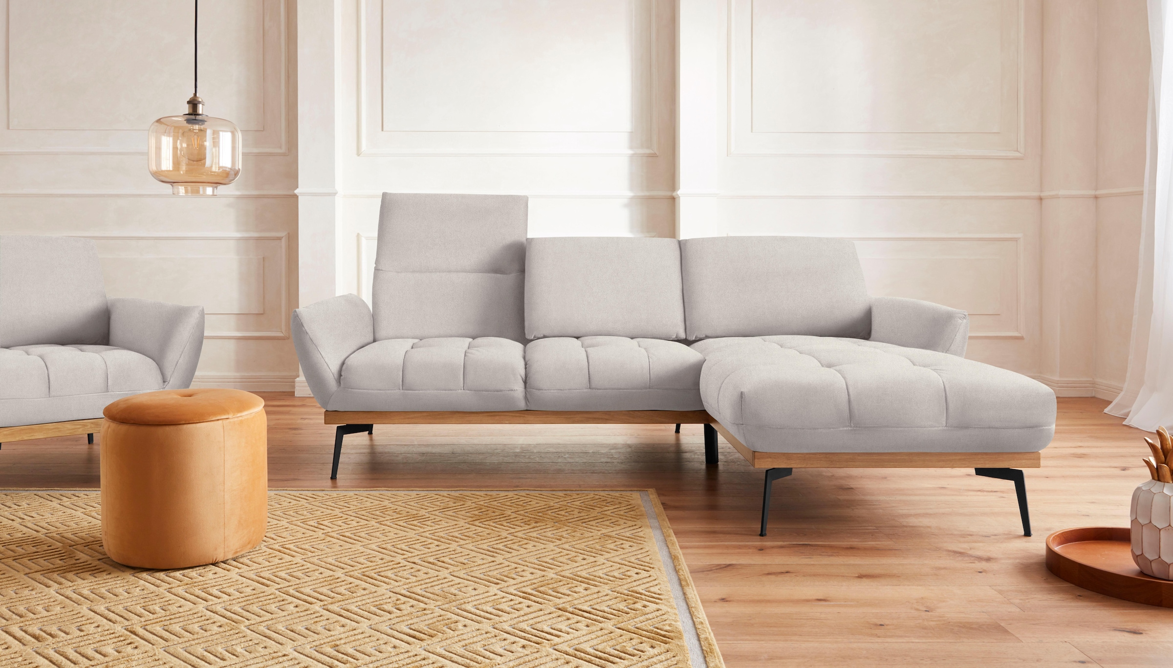 exxpo - sofa fashion Ecksofa »Palic, inkl. Rückenverstellung, bequem, elegant, Breite 245cm, L-Form« vom Sofa zum Hochlehner. Hohe Füße und Holzblende als Designmerkmal