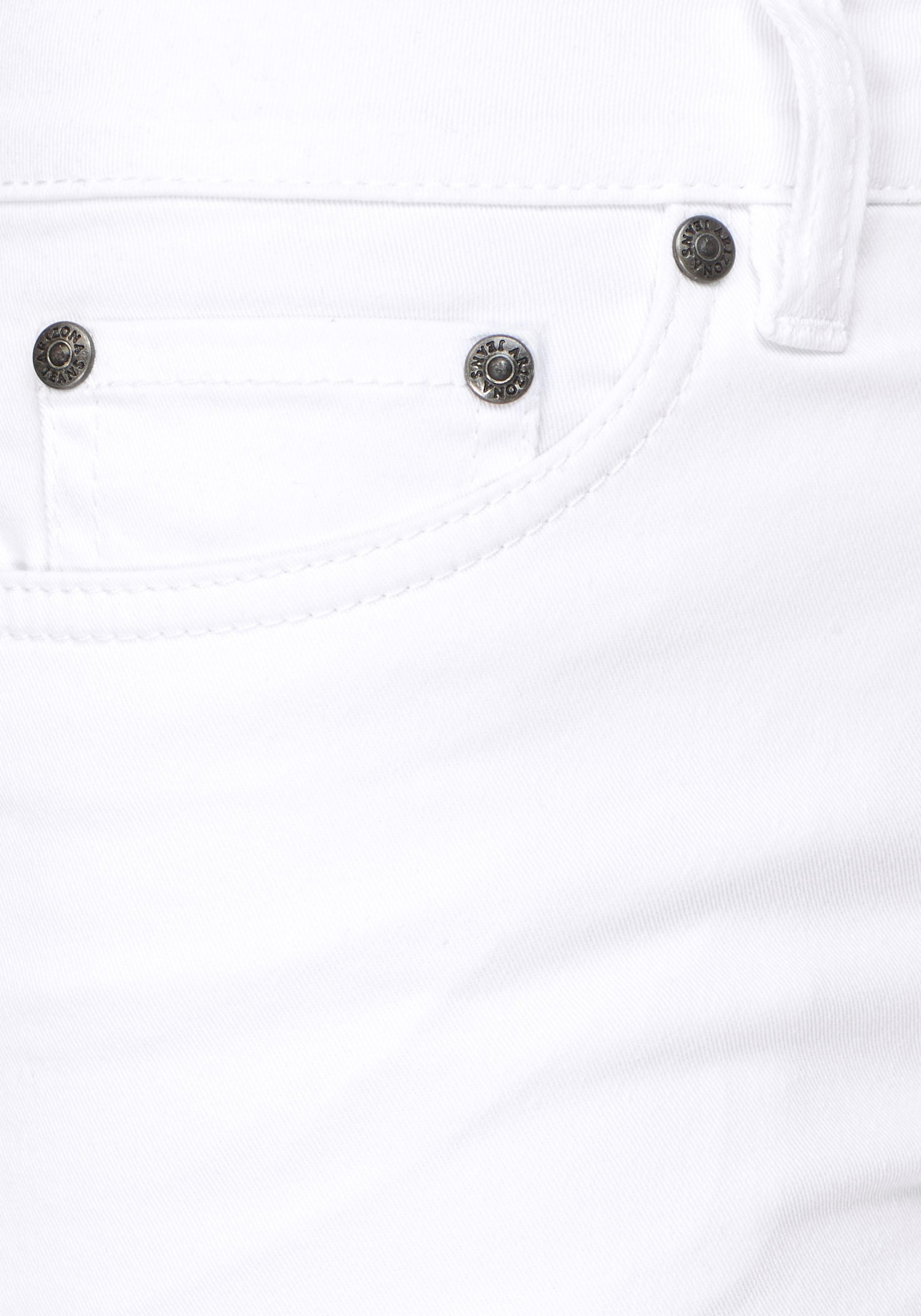 Arizona Caprijeans »mit Schlitz am Saum«, schmale Passform, mit stylischen Nieten, hohe Taille