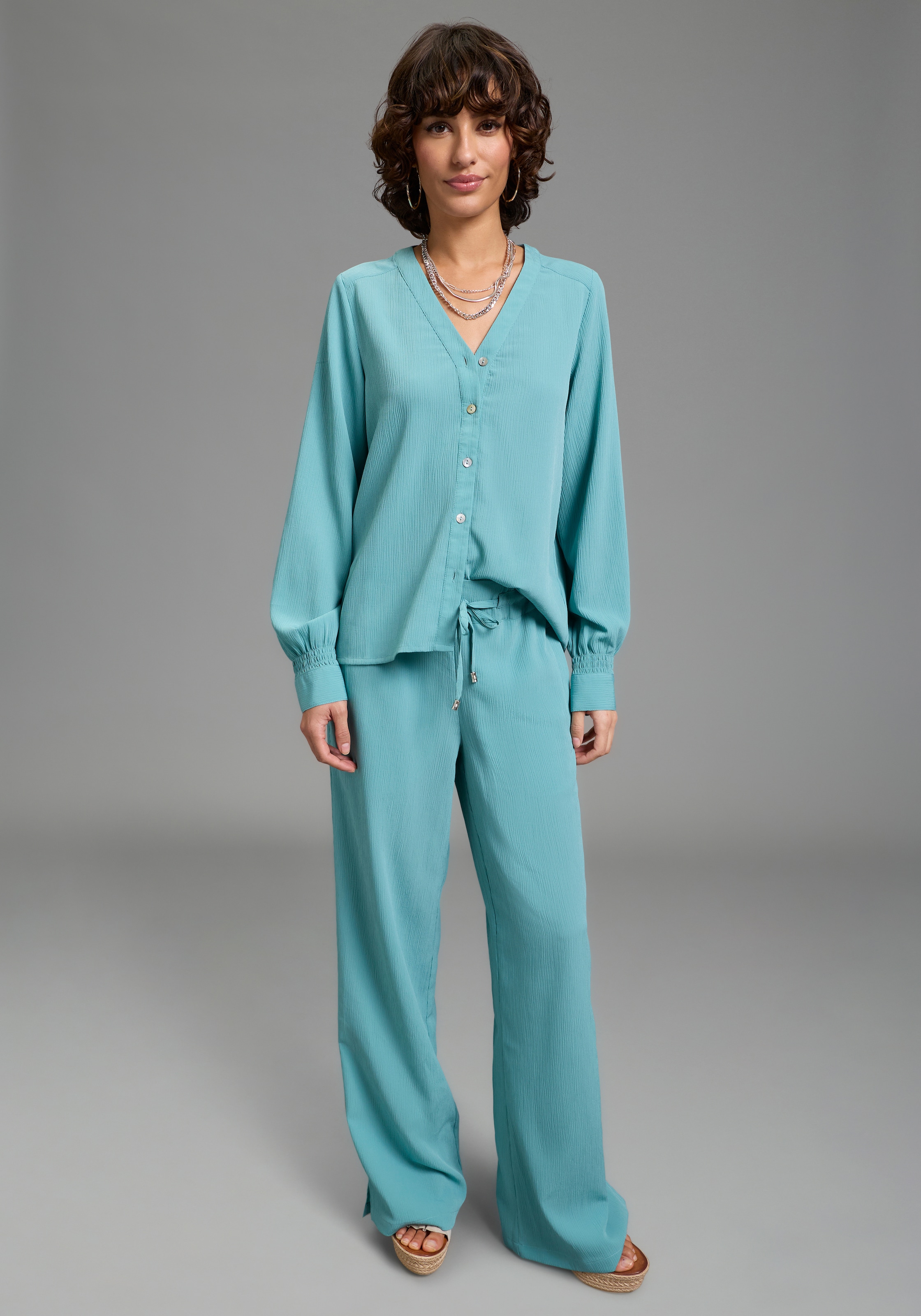 Laura Scott Langarmbluse mit V-Ausschnitt, figurumspielende Passform, hüftbedeckende Länge