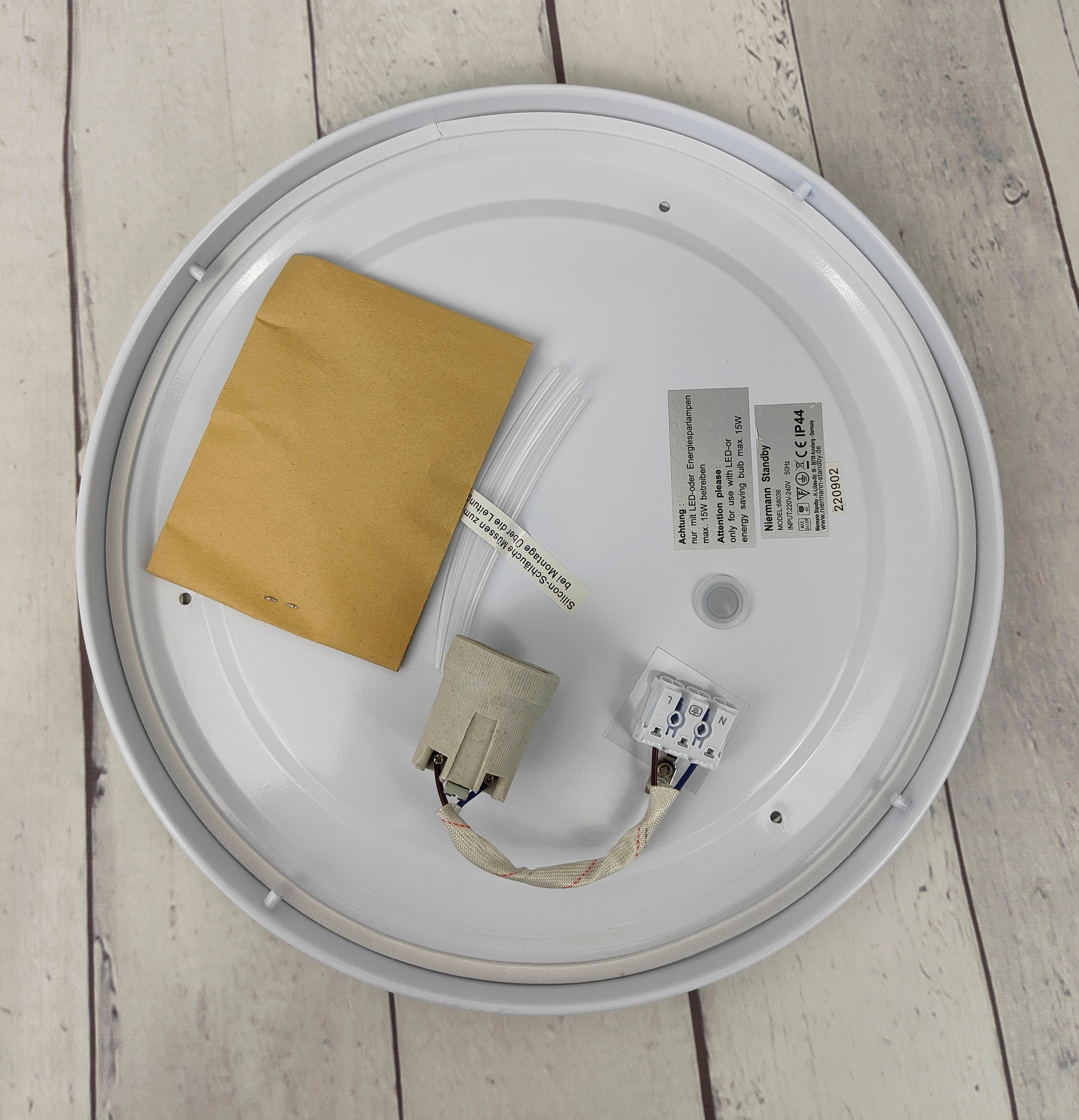 niermann Deckenleuchte »Deckenschale Sonne, gold« E27 1 Stk. E27 Fassung für einfachen Leuchtmittelwechsel