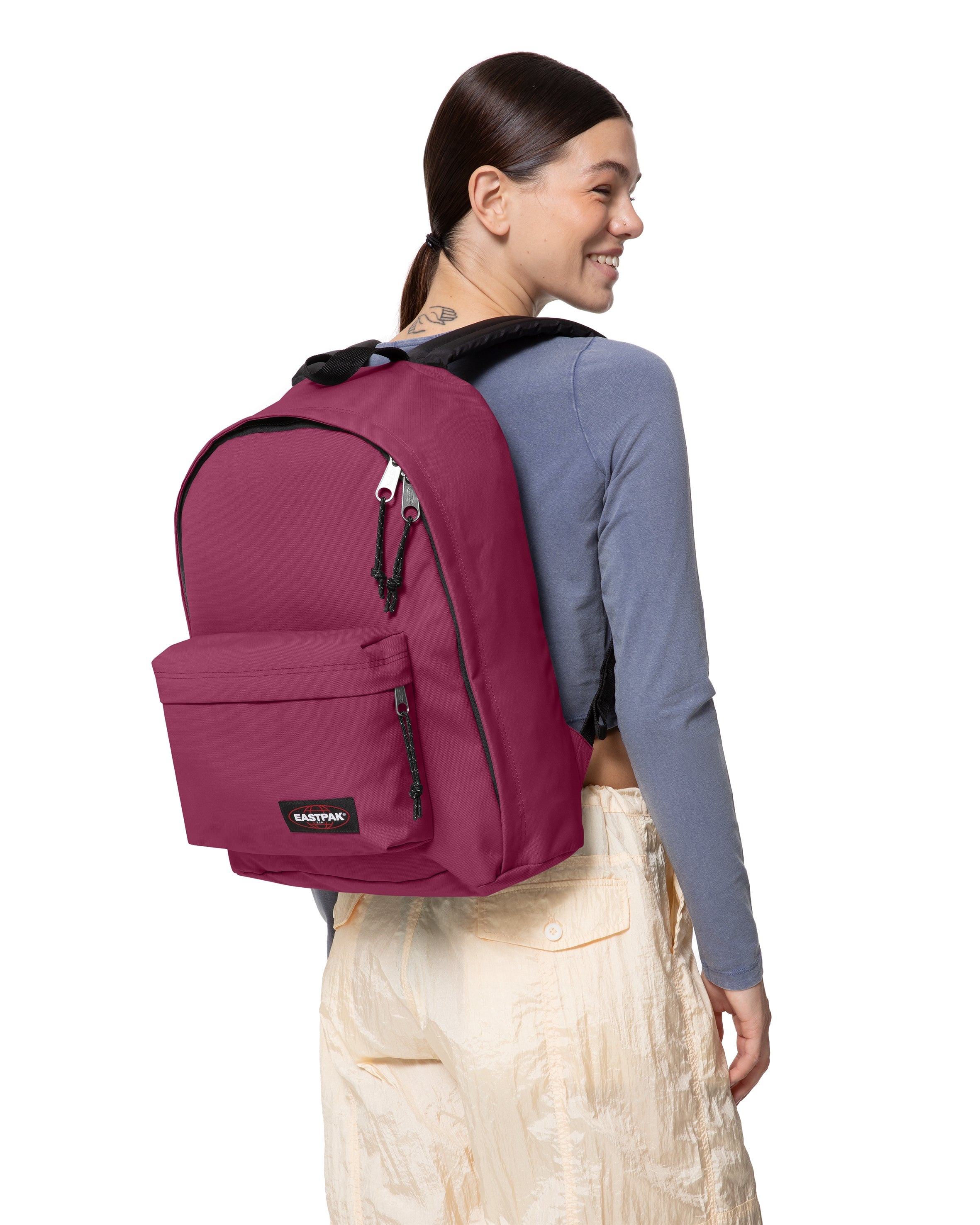Eastpak Freizeitrucksack »OUT OF OFFICE« Unisex Cityrucksack, Arbeitsrucksack, Schulrucksack mit Logo-Aufnäher