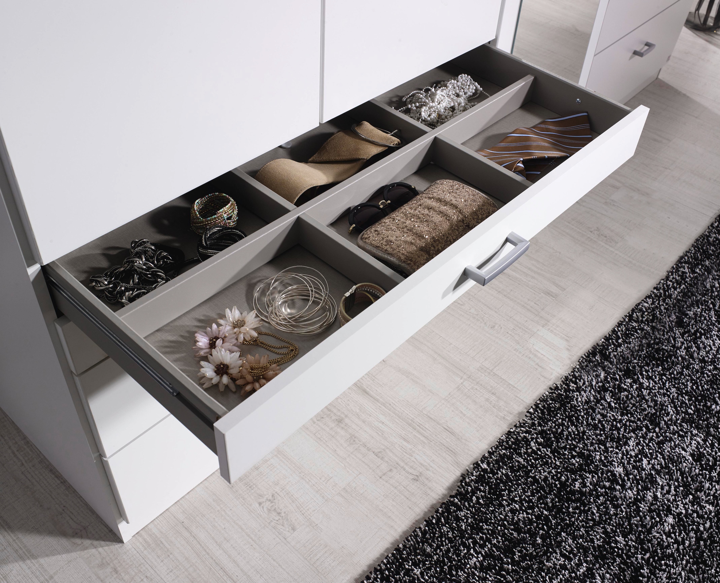 rauch Drehtürenschrank »Kleiderschrank Schrank Garderobe Wäscheschrank WILDBERG« Breiten 230/275 cm, Höhen 212/231 cm,  mit 6 Schubladen, obere Schublade mit Holz-Einteilung MADE IN GERMANY