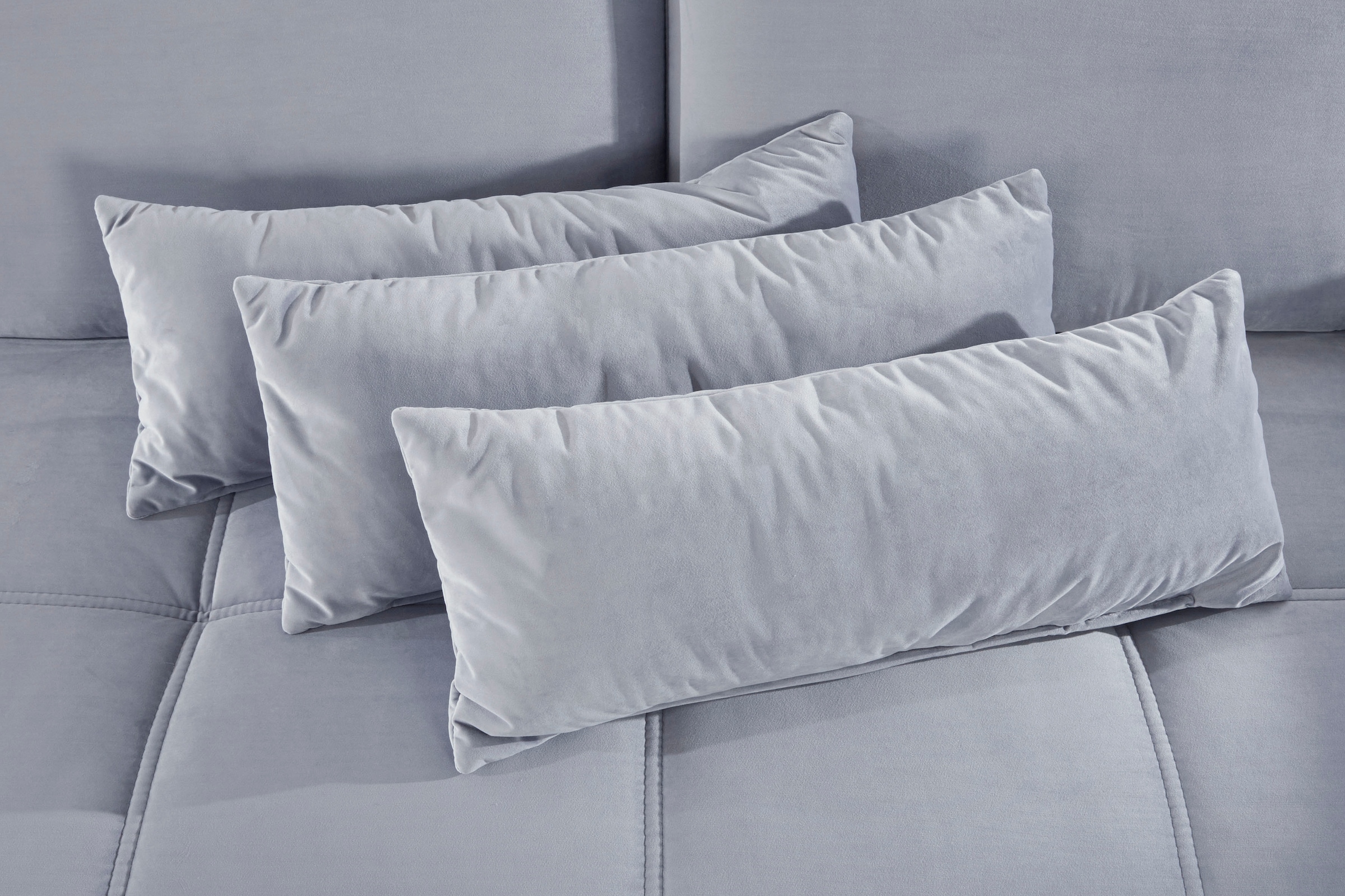Places of Style Ecksofa Costello, mit Sitztiefenverstellung und Armlehnfunktion, incl. 3 Nierenkissen