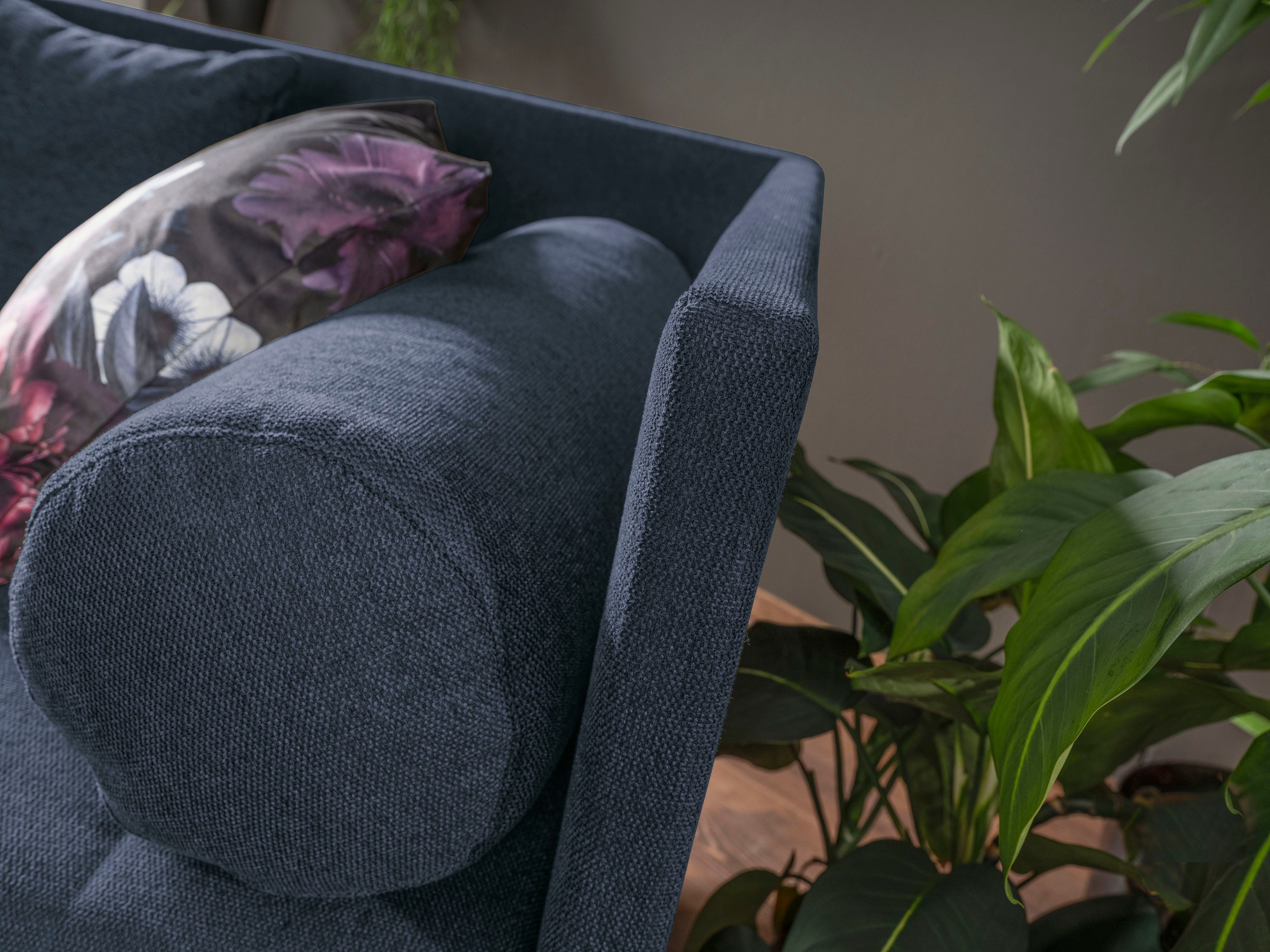 alina Schlafsofa »Kona«, 7-Zonen Taschenfederkernmatratze, Zierkissen-Set und Schlummerrollen
