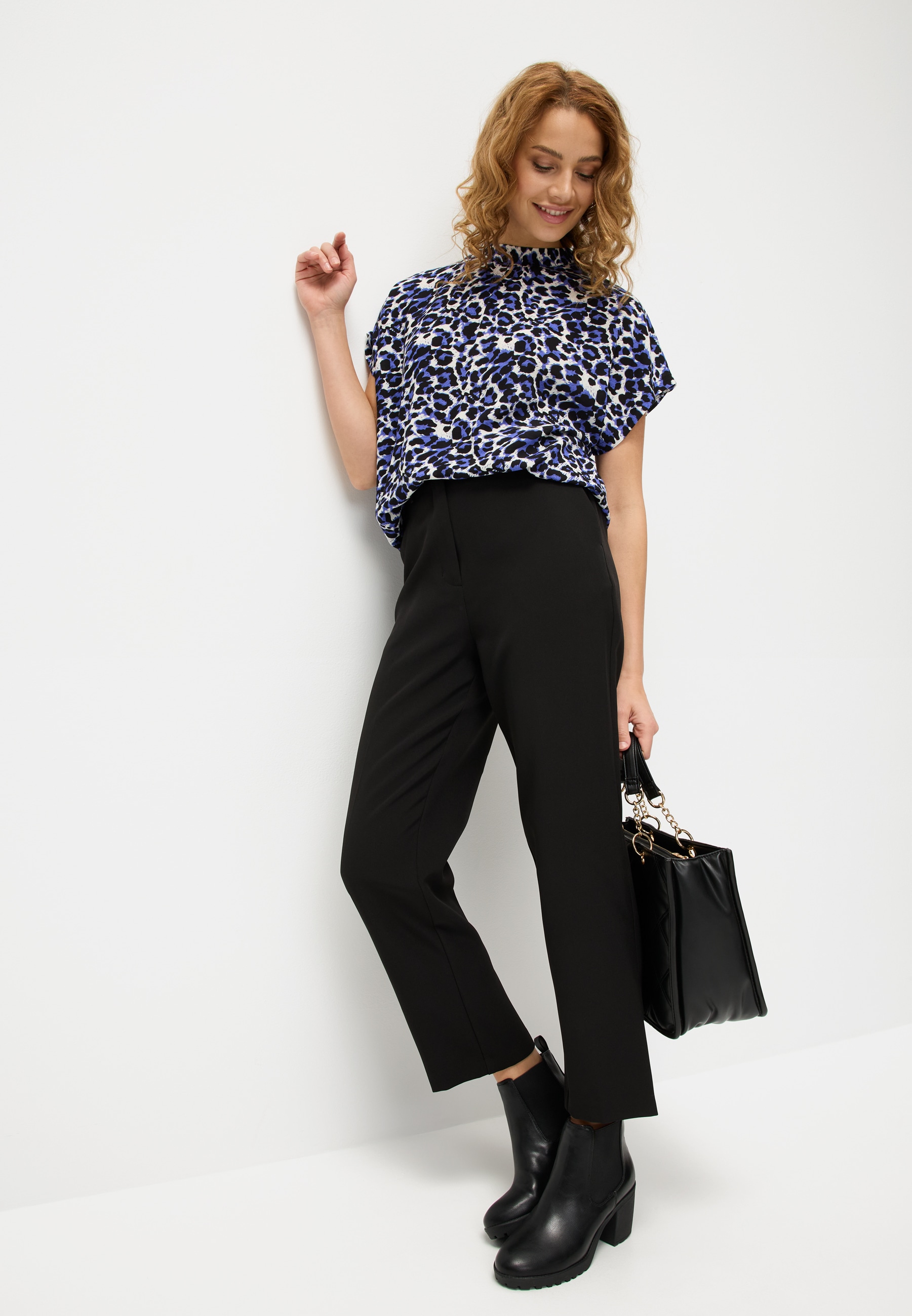 LASCANA Anzughose, in 7/8-Länge, elegante Bügelfaltenhose mit Taschen, Business-Look