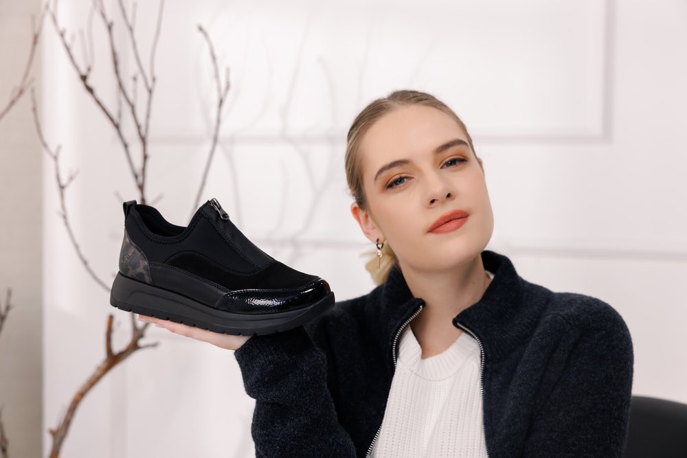 Remonte Plateausneaker  Halbschuh, Casual-Sneaker mit Lackdetails