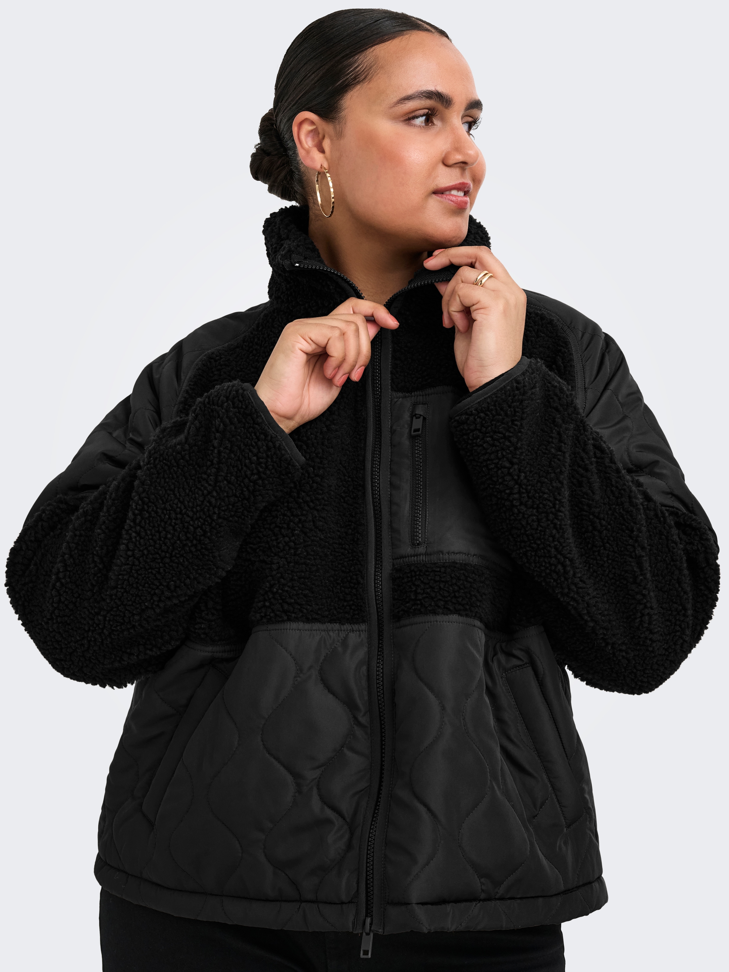 ONLY CARMAKOMA Steppjacke »CAROHIO QUILT MIX FLEECE SHORT OTW« Materialmix: Stepp und Teddyplüsch