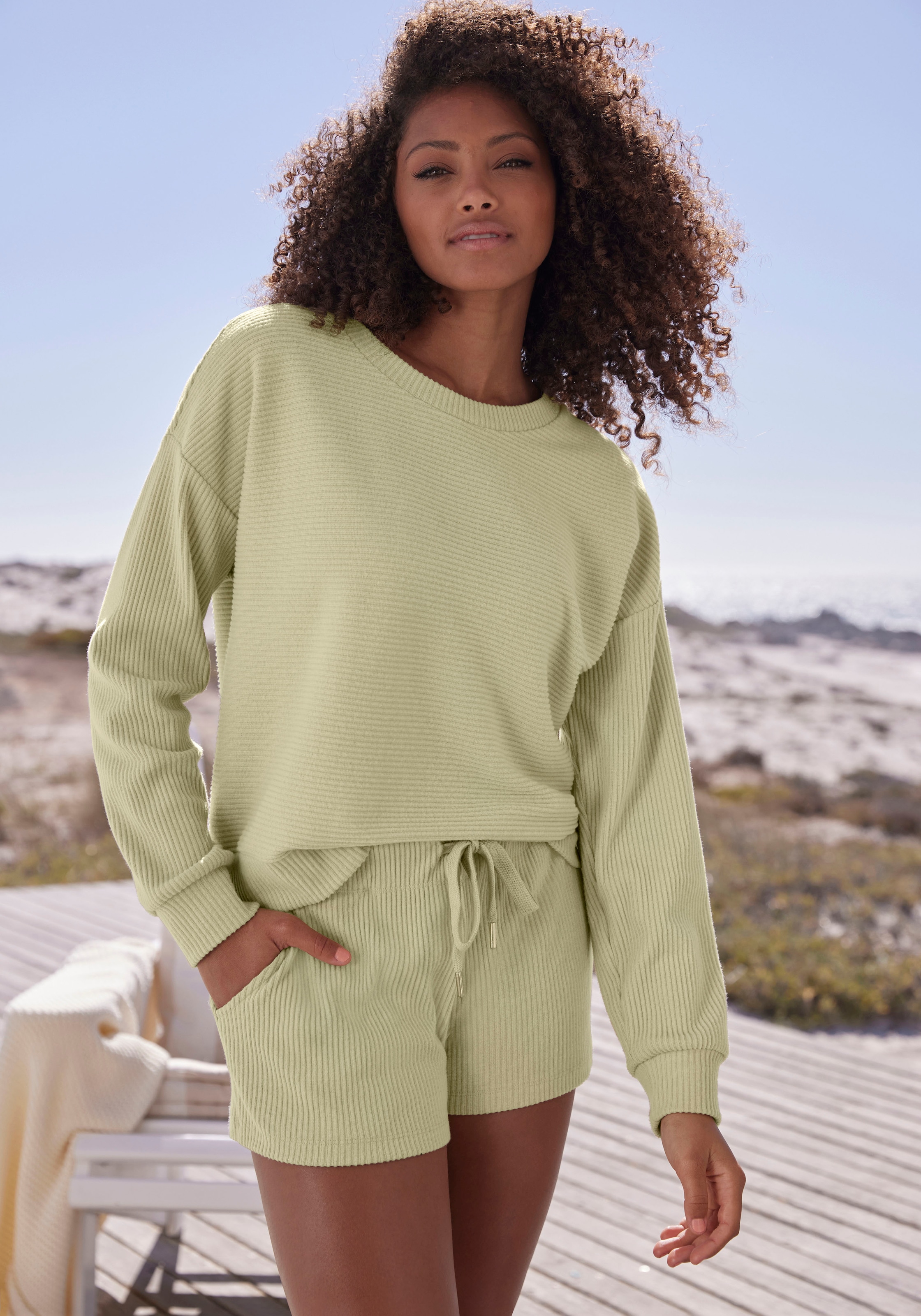 s.Oliver Sweatshorts, Kurze Hose aus Ripp-Qualität mit seitlichen Taschen, Loungewear