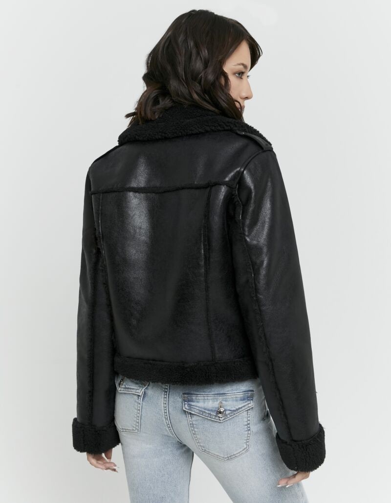 Tally Weijl Lederimitatjacke »SJAPUTUSU« in Lederoptik mit Reverskragen, Zipper und Teddyfutter