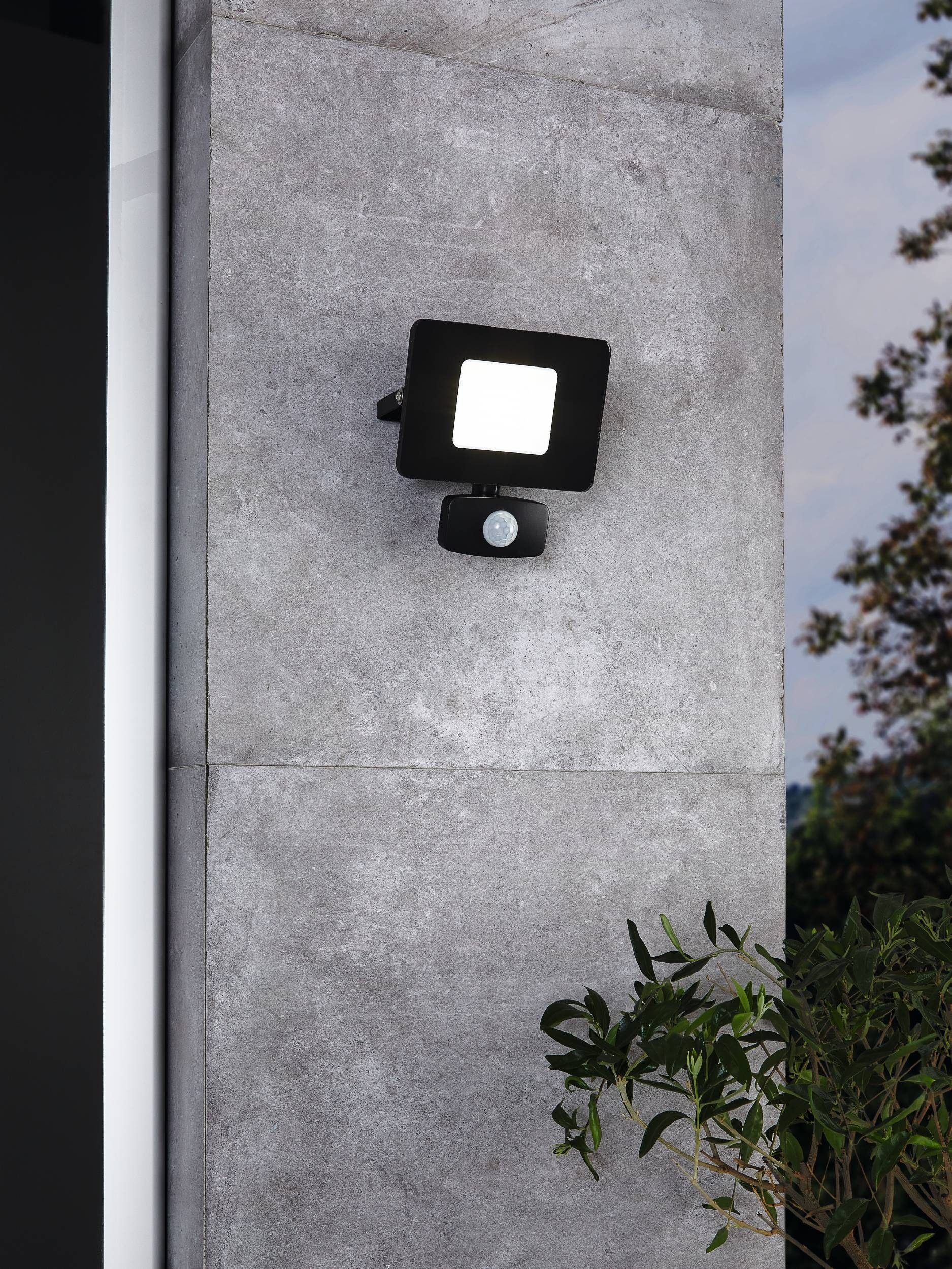 EGLO Wandleuchte »Faedo 3, Außen-Strahler, Außenleuchte, Wandstrahler, IP65, Lampe« LED-Modul 1 Stk. Kaltweiß Wand-/Deckenleuchte - L13 x H14 x AL5 cm - schwarz - 21W inkl.