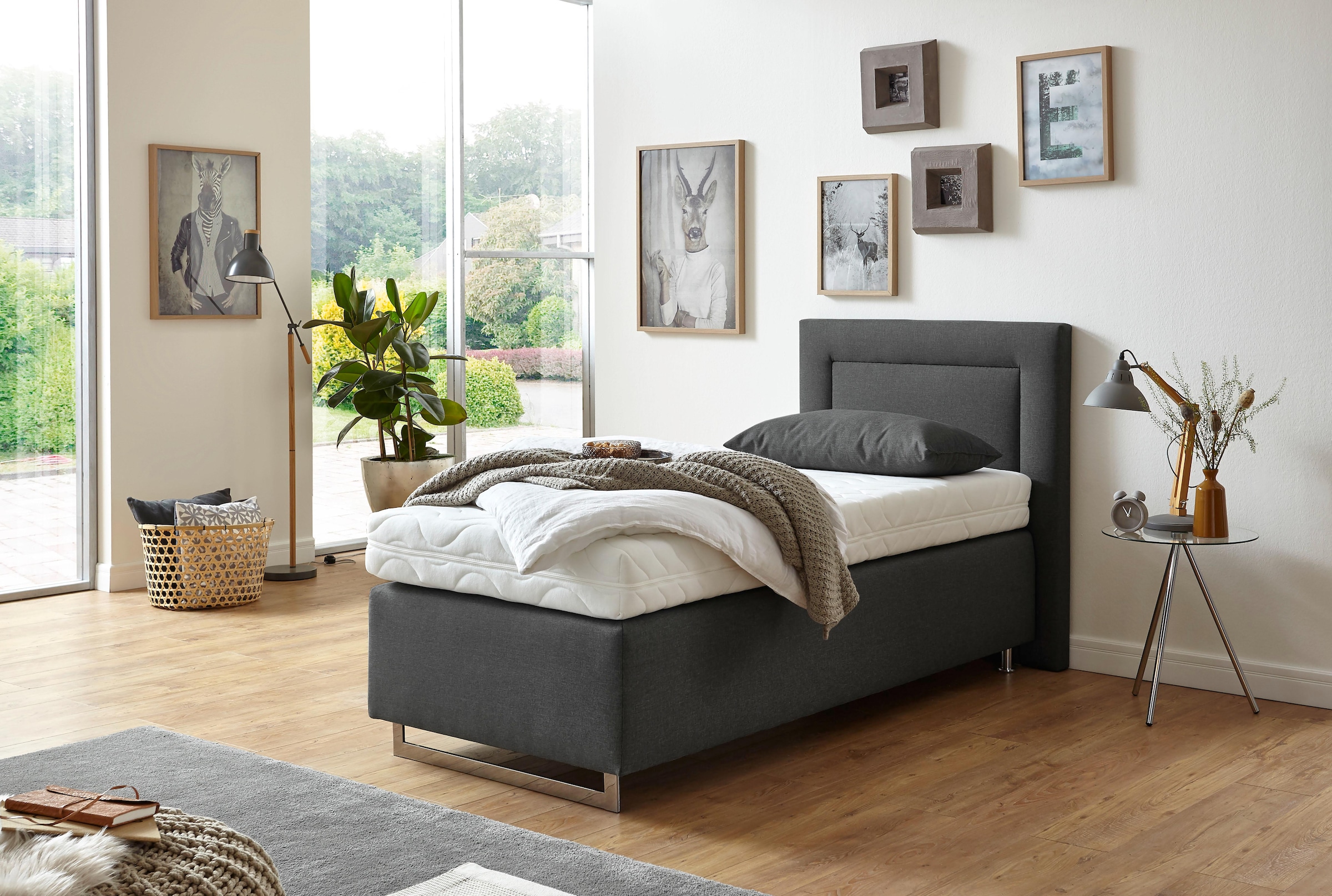 Westfalia Schlafkomfort Boxspringbett, mit Zierkissen und verchromten Kufen, in diversen Ausführungen