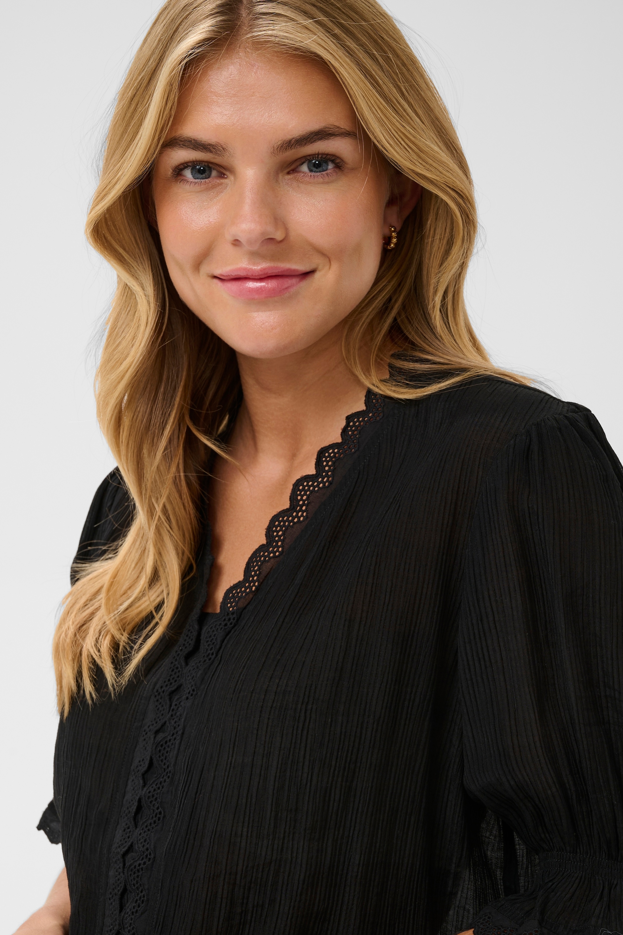 Saint Tropez Kurzarmbluse »KristelSZ Shirt« Viskosemischung, mit Spitze