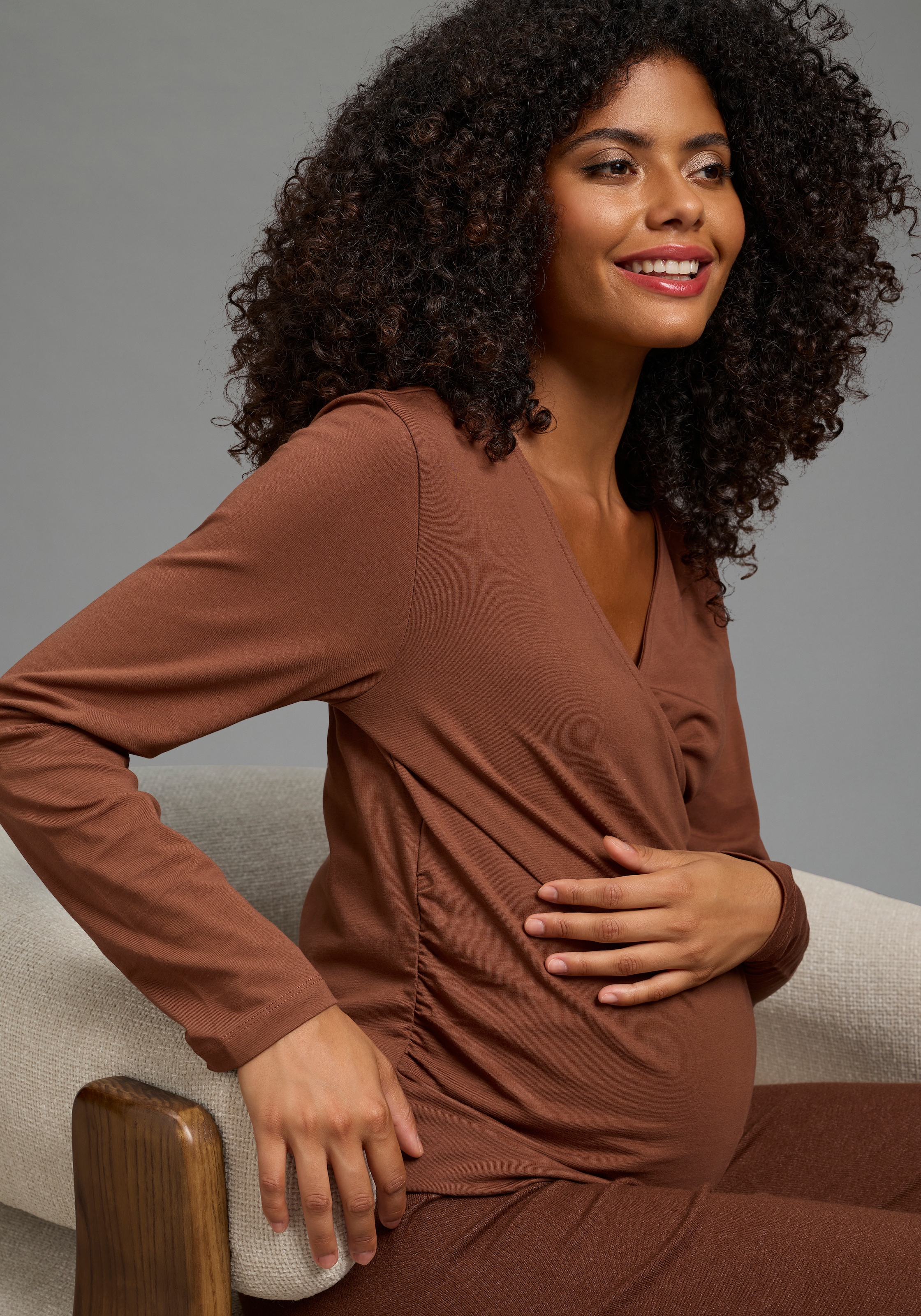 Neun Monate Umstandsshirt »Stillshirt mit praktischem Ausschnitt« Umstands-Shirt für Schwangerschaft und Stillzeit