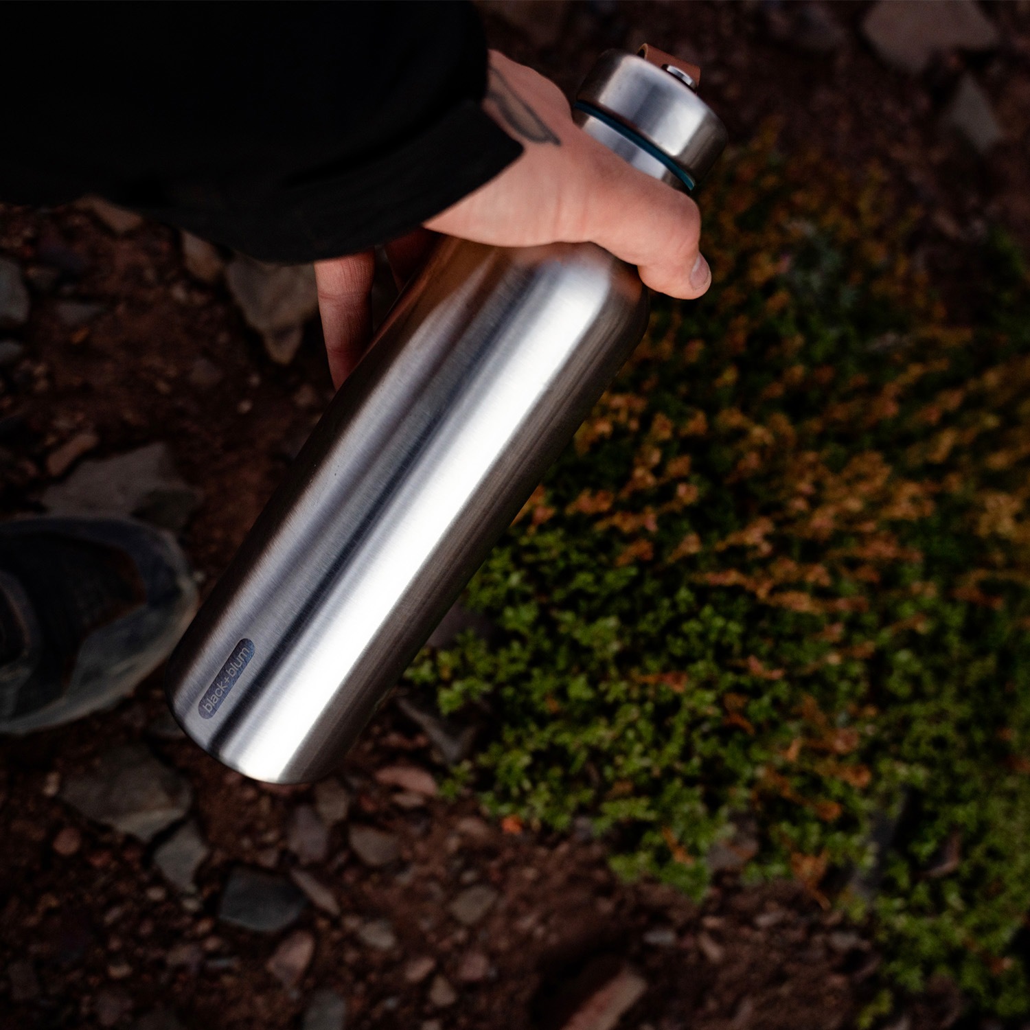 black+blum Isolierflasche »Insulated Bottle«, Edelstahl, Tragschlaufe aus Kunstleder, 500 ml