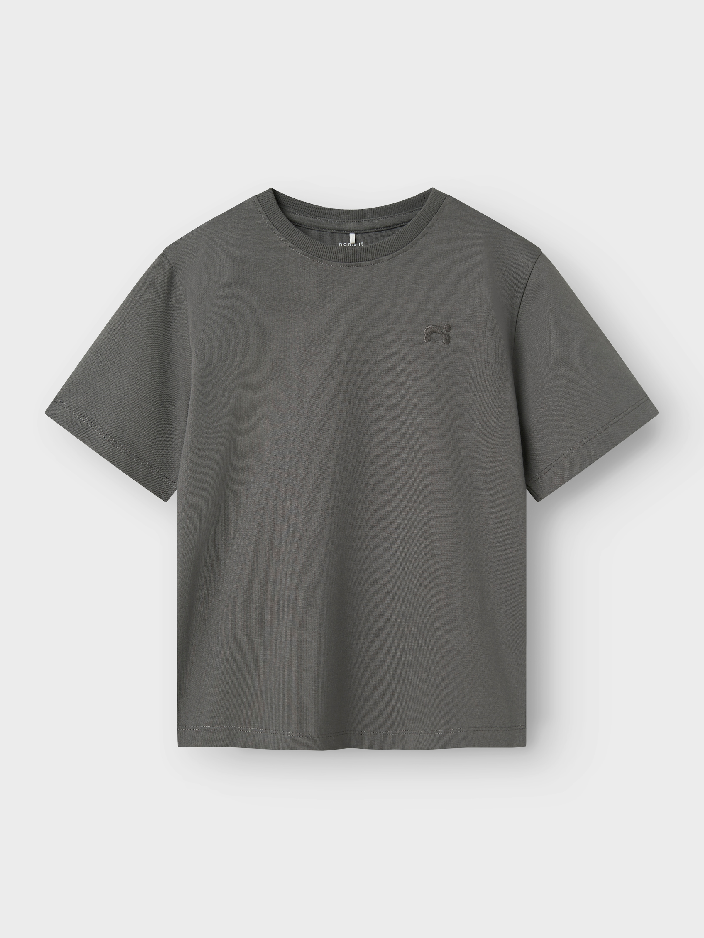 Name It T-Shirt »NKMGREG SS NREG TOP NOOS«, in Basic-Form mit kleinem Brust-Logo